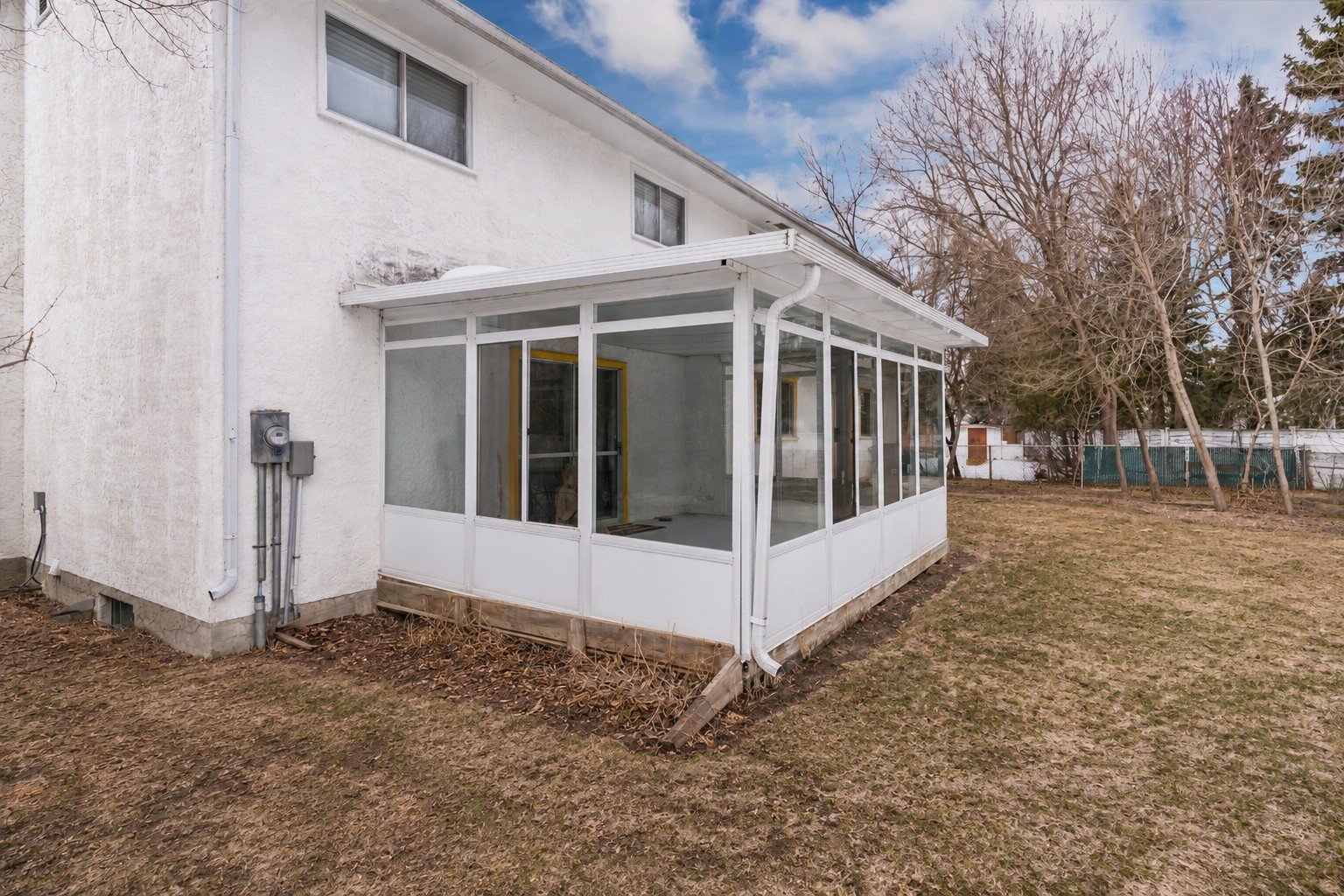 044_6-Bedroom Home in Fort Richmond – Quiet Bay Near University of Manitoba, Ideal for Families or Investors.jpg