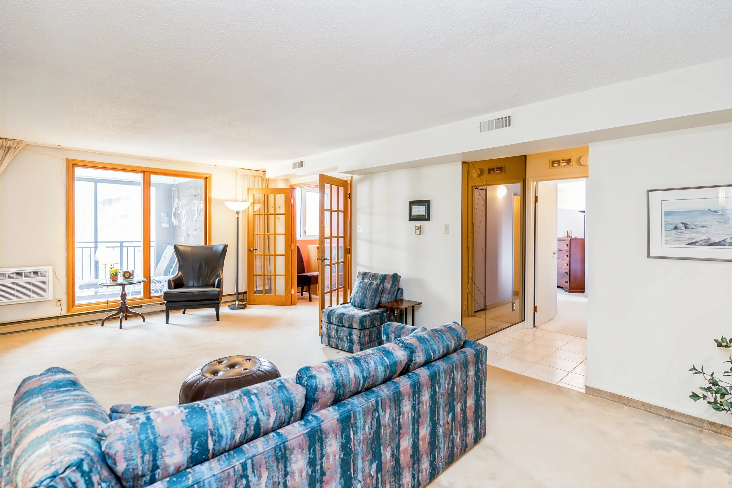 003_Rare 1500 SqFt Top Floor Condo in River Heights with 2 Parking Stalls.jpg