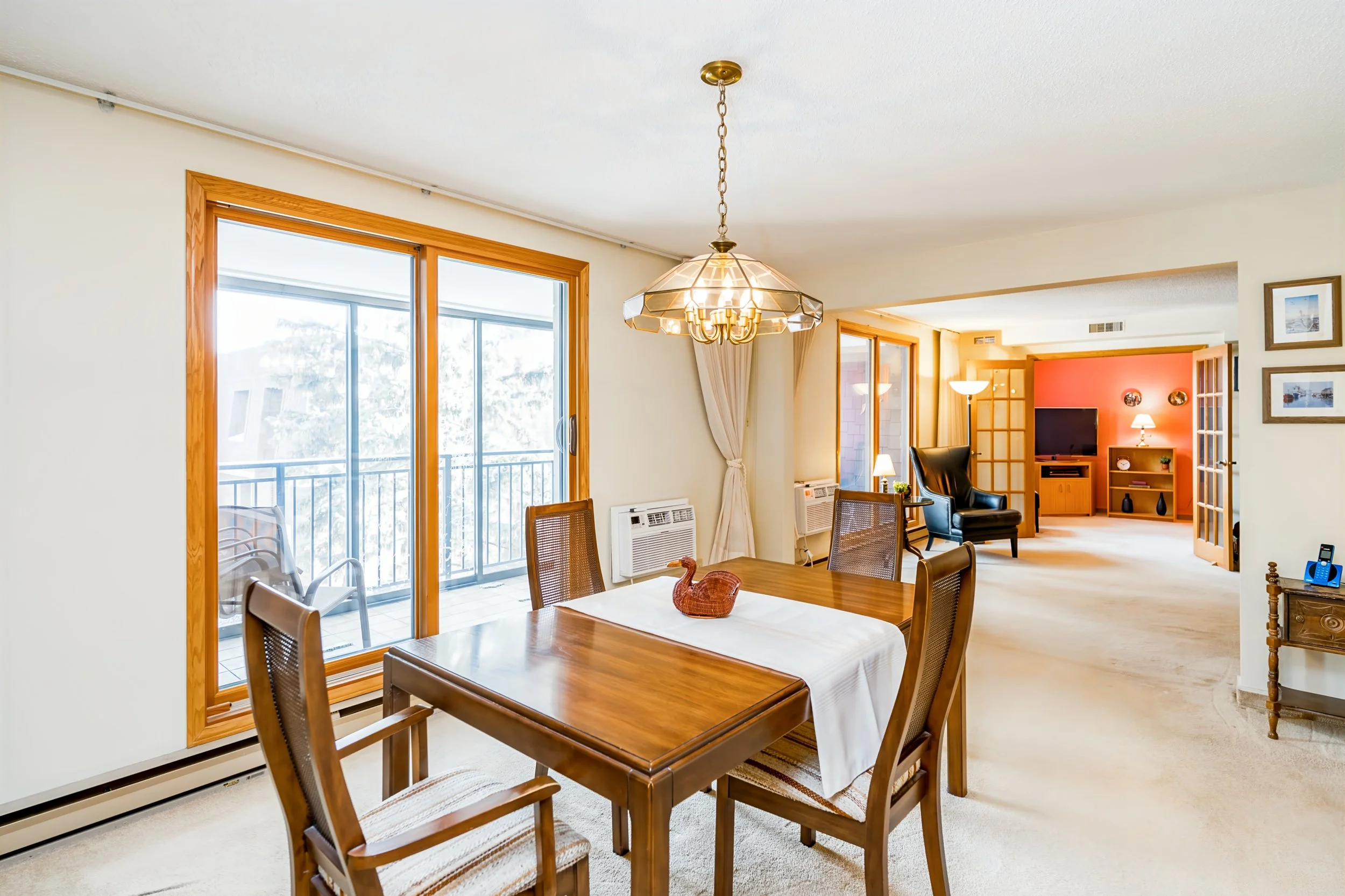 013_Rare 1500 SqFt Top Floor Condo in River Heights with 2 Parking Stalls.jpg