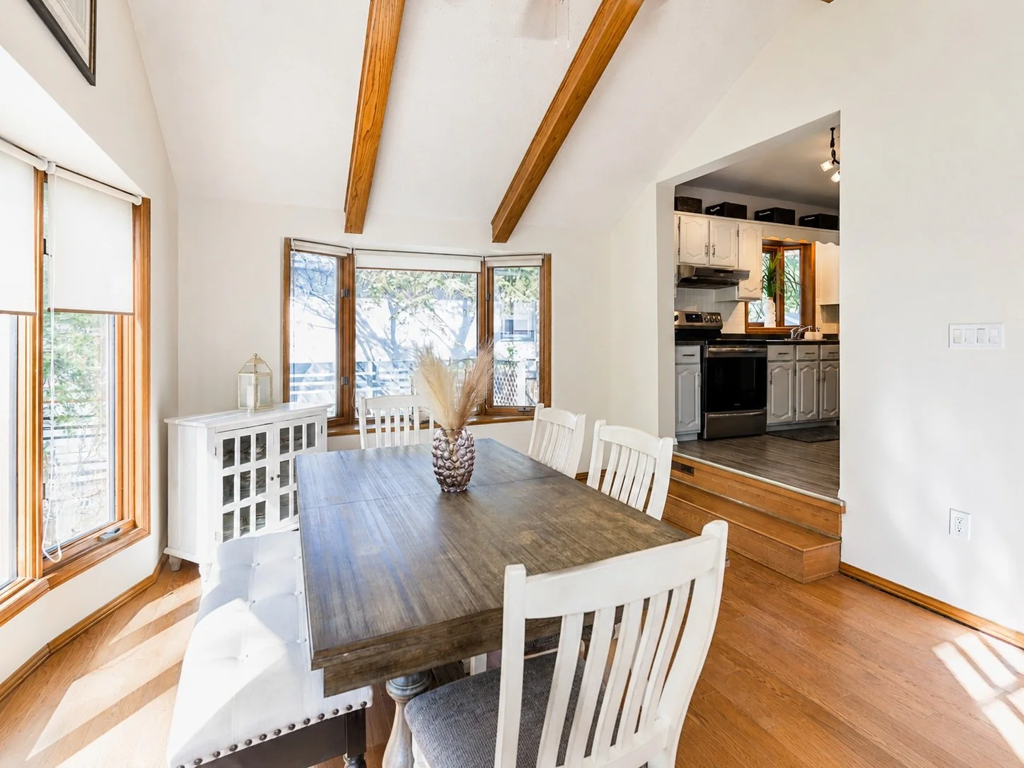 002_Updated_East_Fort_Garry_Home_With_Sunroom.jpg