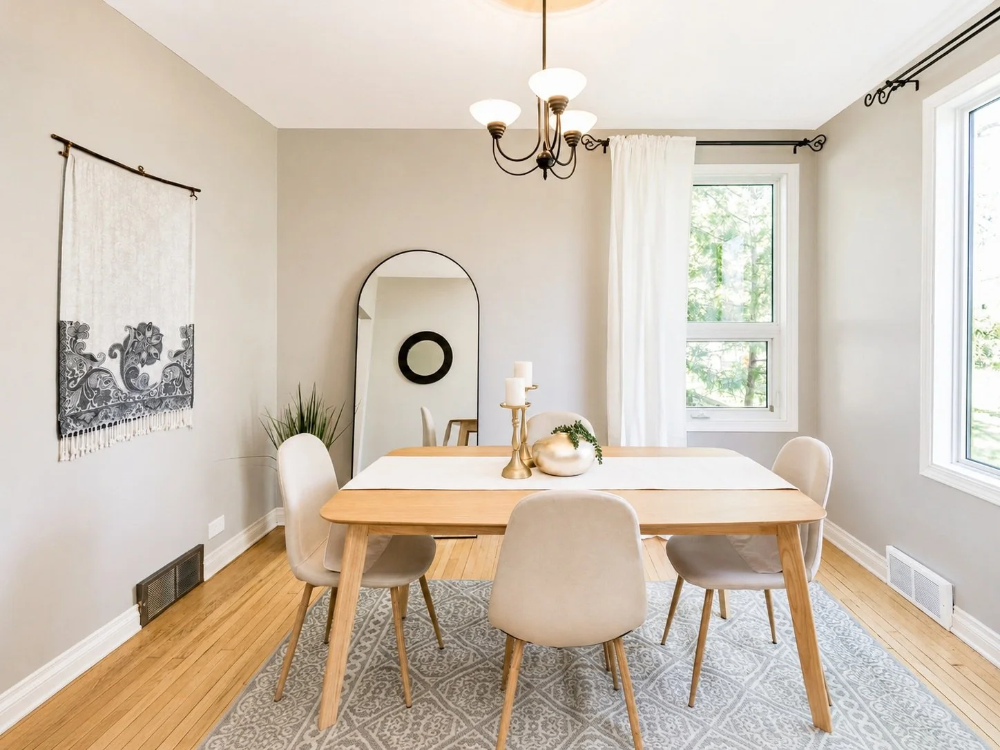 004_Updated_East_Fort_Garry_Home_With_Dining_Room.jpg