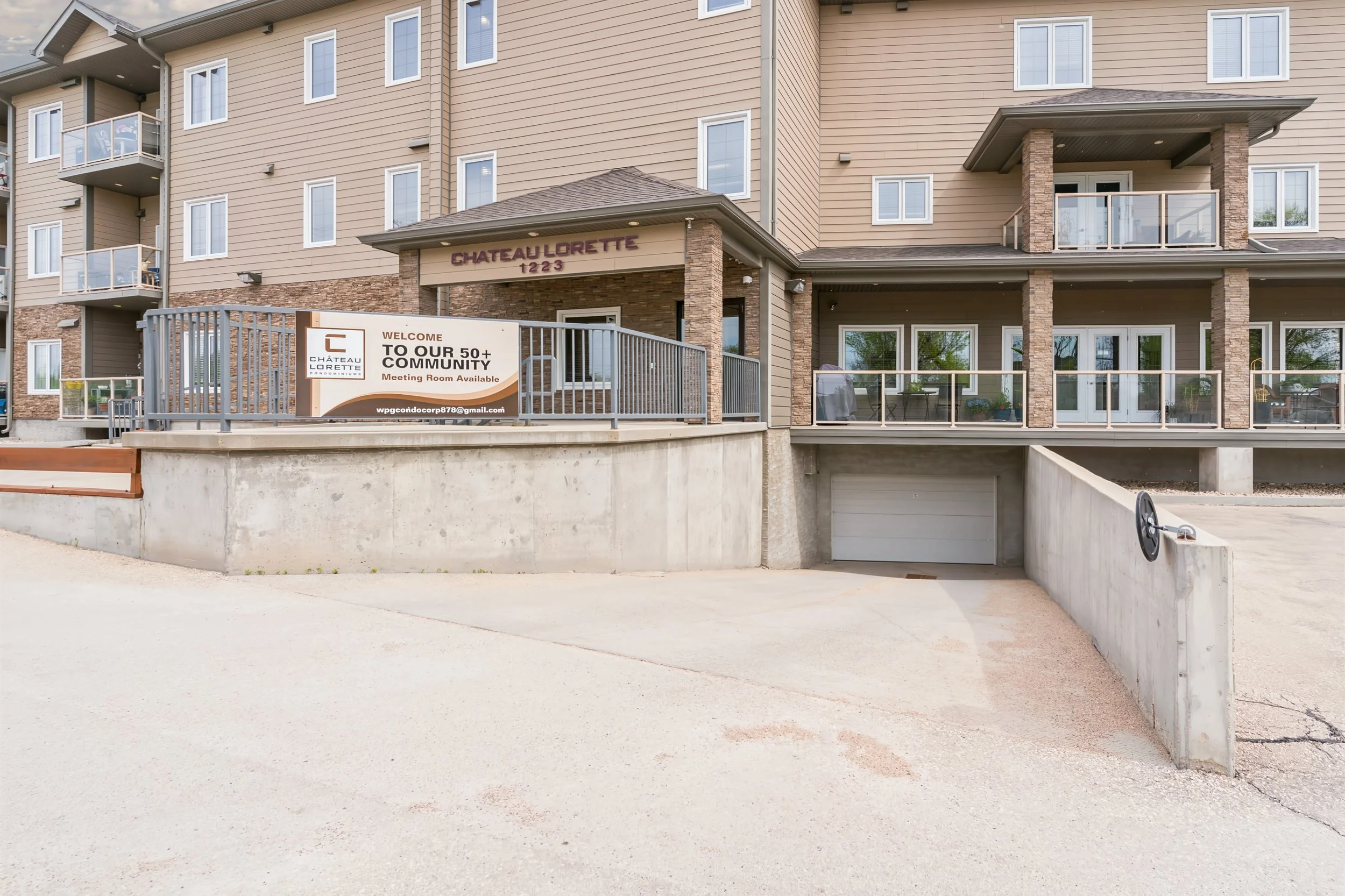 045 Downsizer-friendly condo with underground parking in Lorette Manitoba.jpg