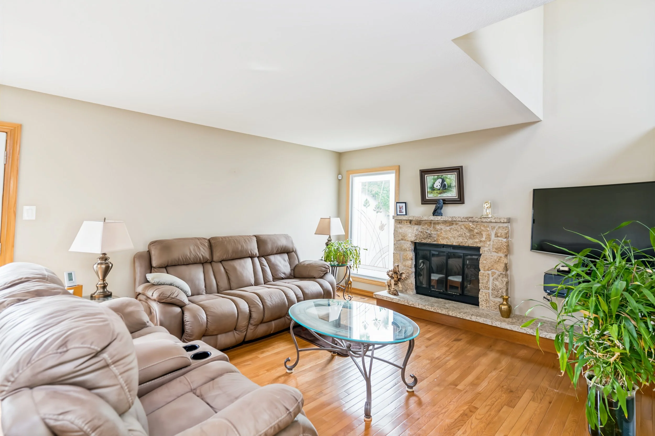 002 Remodeled Home in Oakwood Estates North Kildonan.jpg