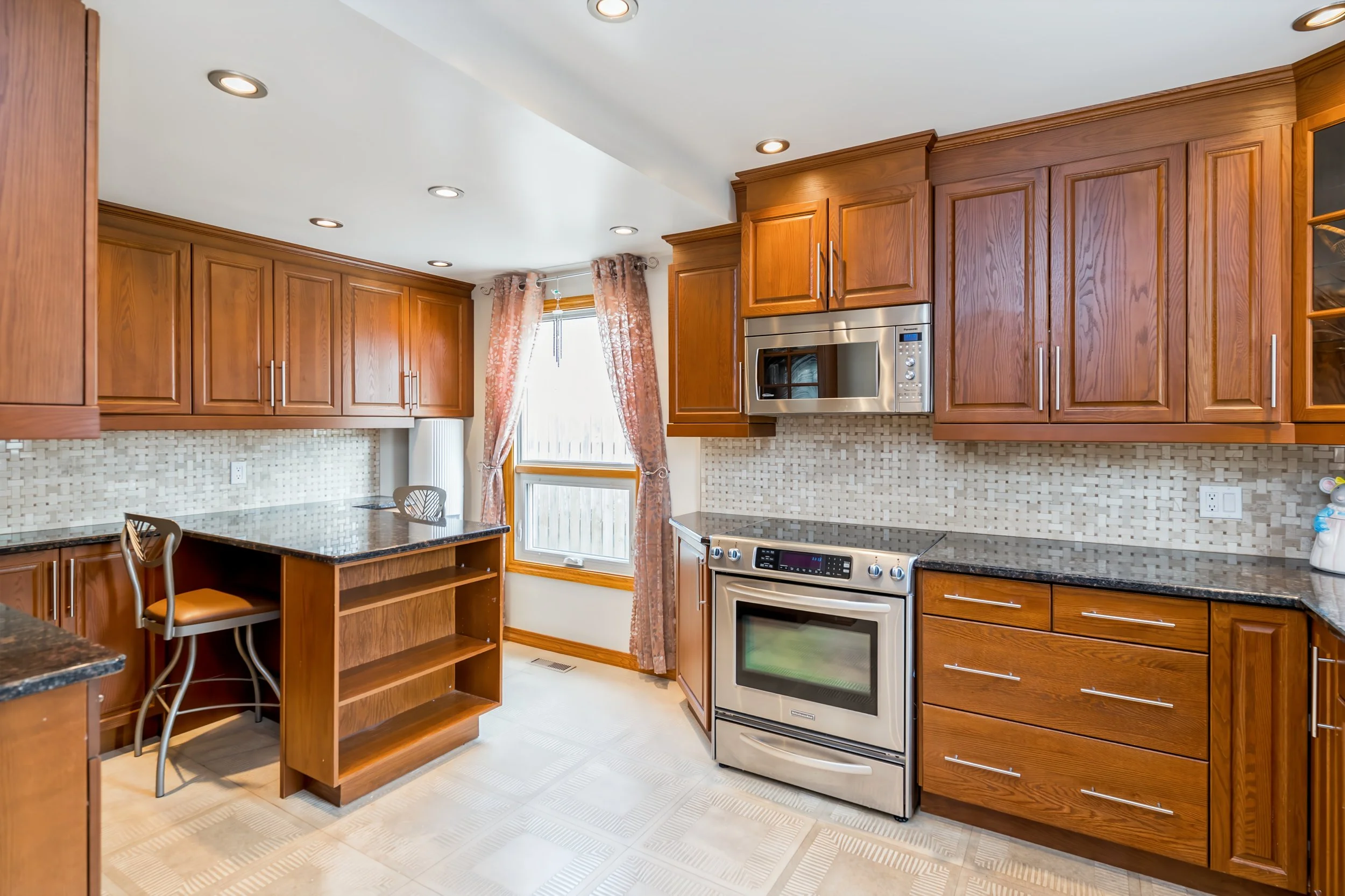004 Remodeled Kitchen in North Kildonan.jpg