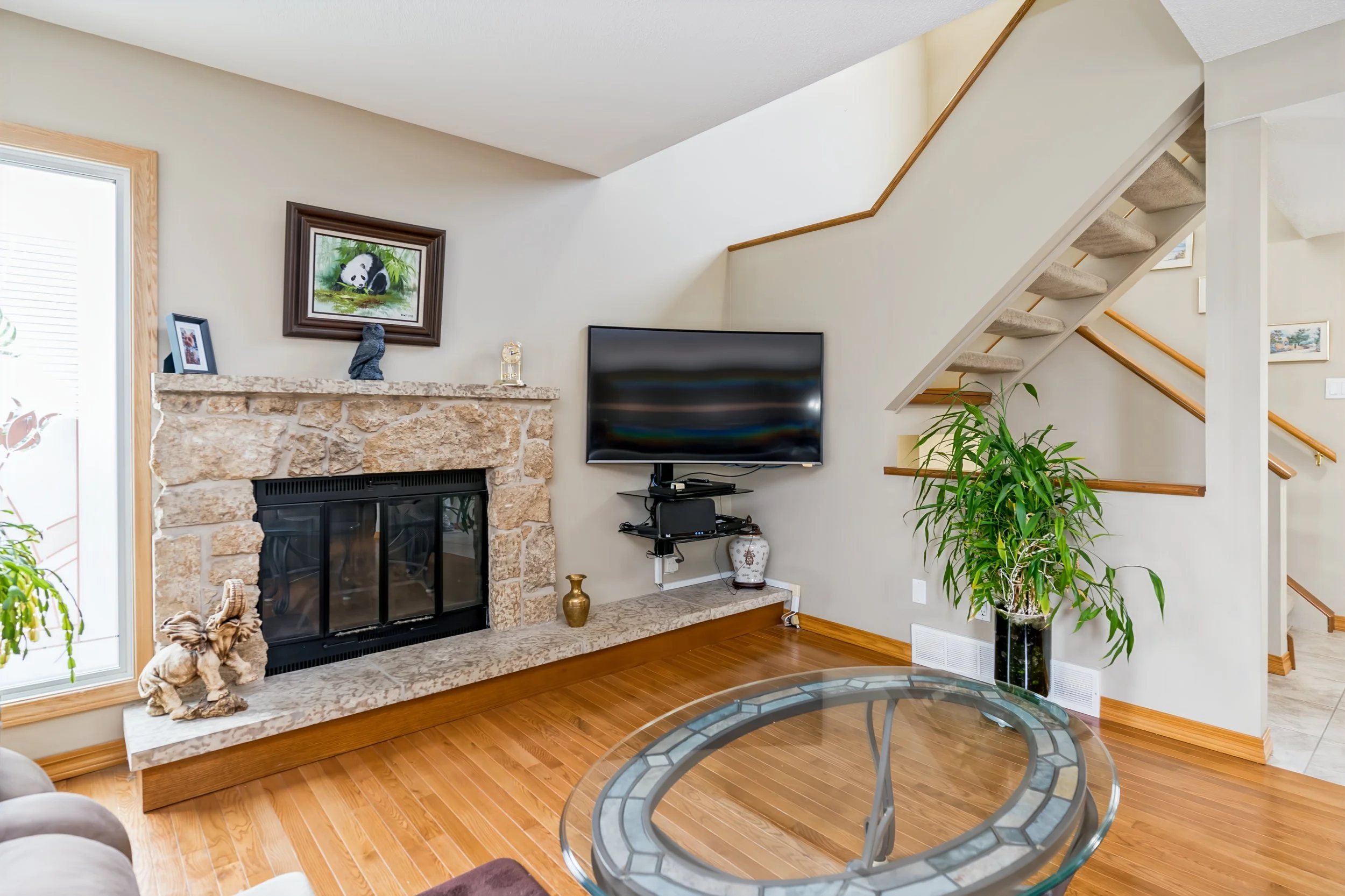 009 Real Wood Fireplace in Oakwood Estates.jpg