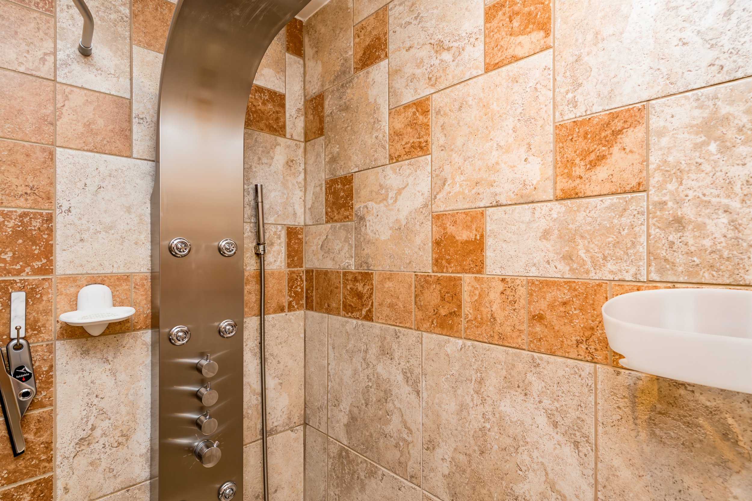 029 custom bathrooms in north kildonan.jpg