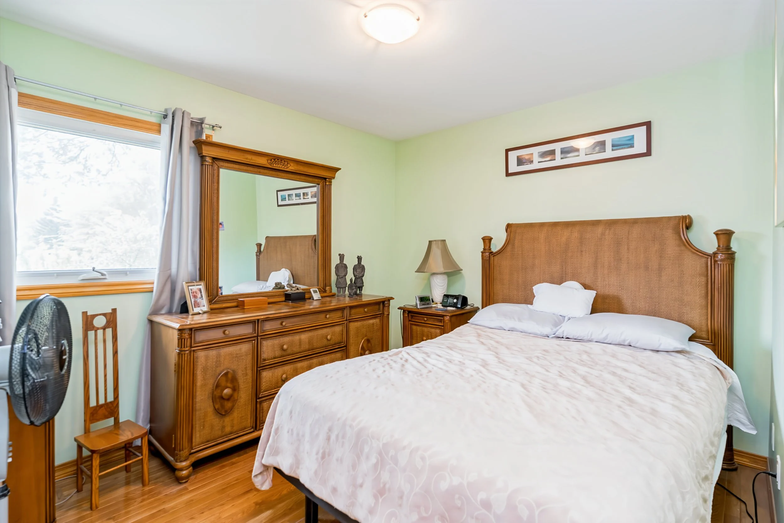 030 large secondary bedrooms in north kildonan.jpg