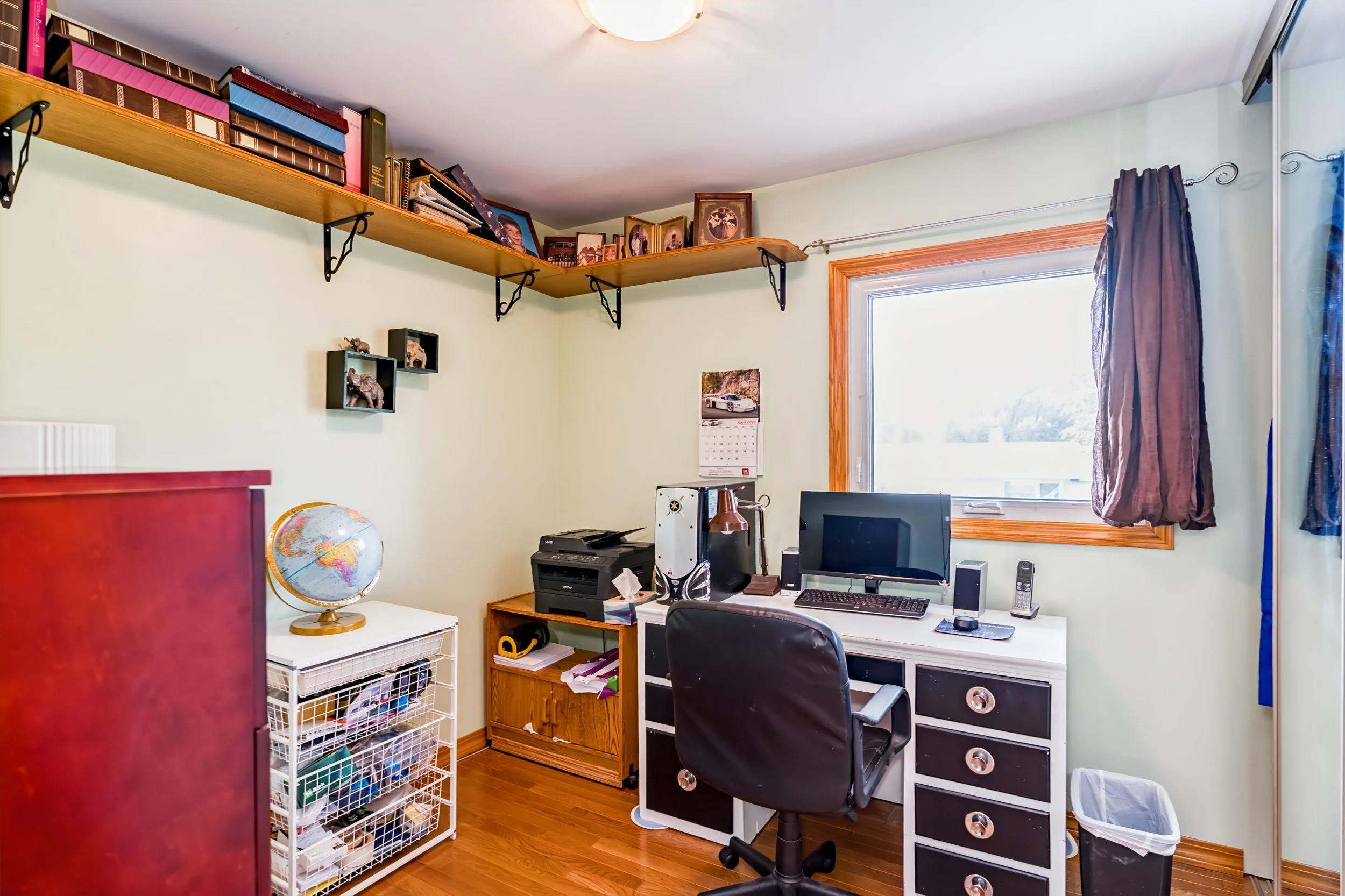 031 large secondary bedroom homes in winnipeg manitoba.jpg