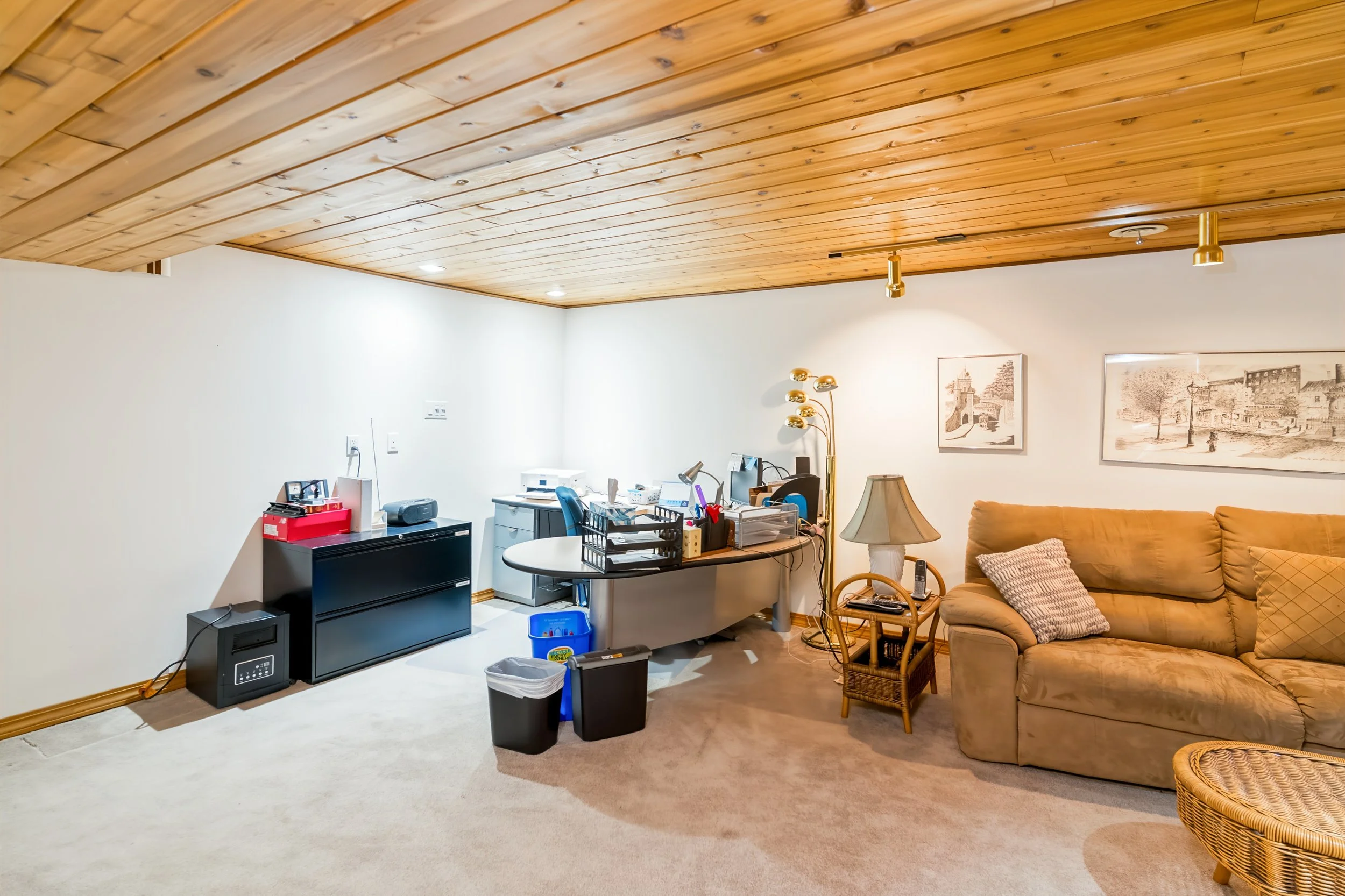 037 large family homes in winnipeg.jpg