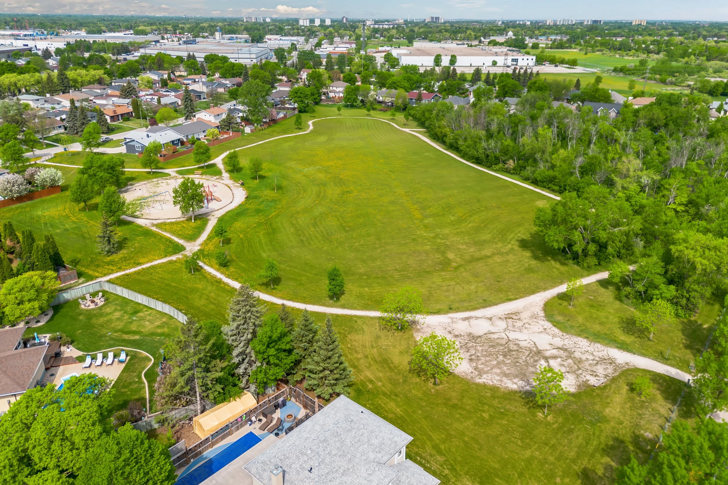 049 Oakwood Estates Winnipeg Manitoba.jpg