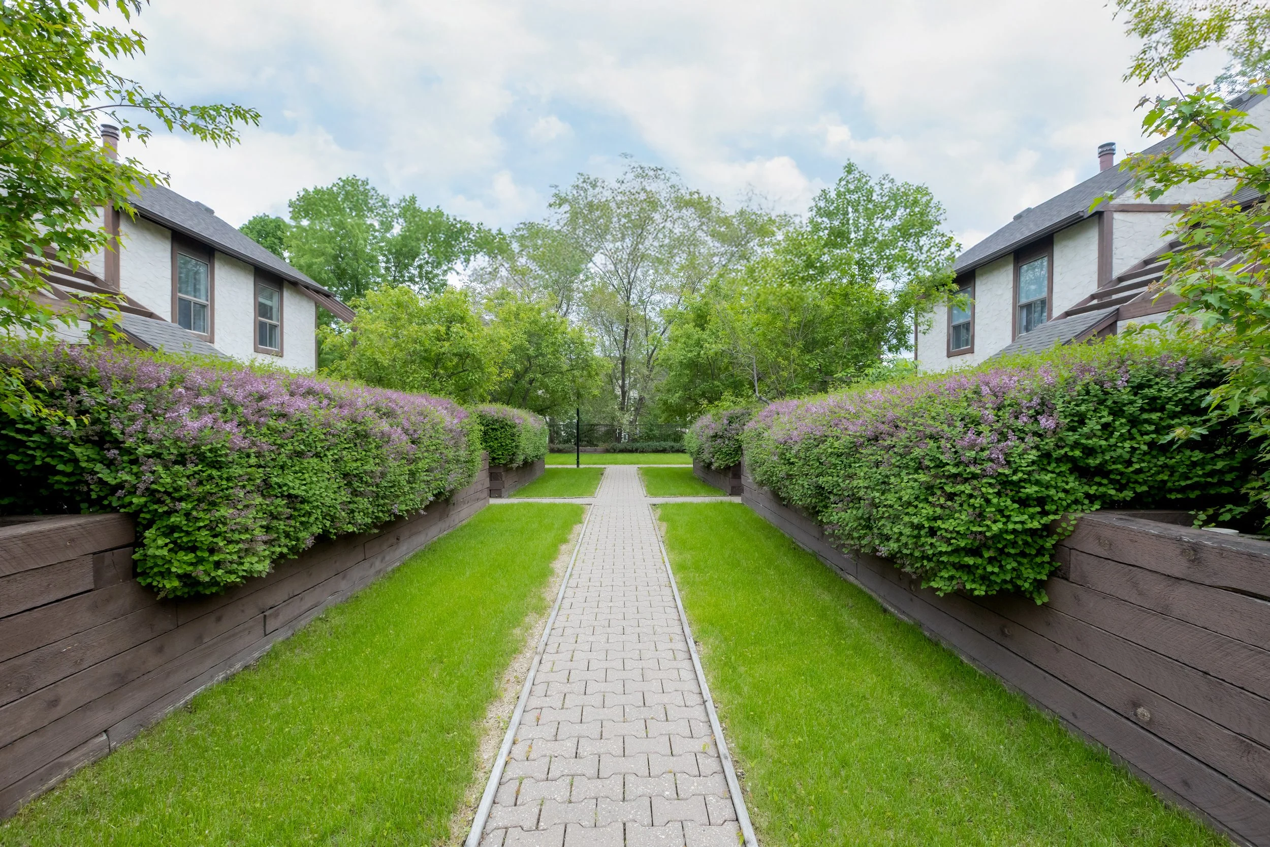 Niakwa estates grounds.jpg