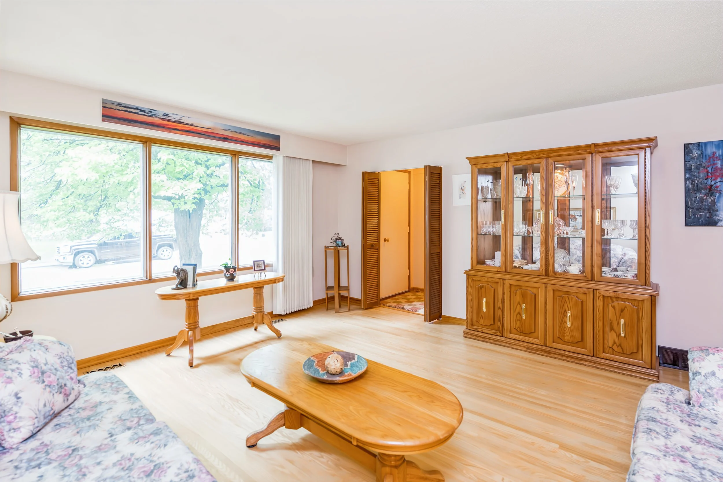 003 Bright living room in 34 Laurentia Bay bungalow in East Transcona.jpg