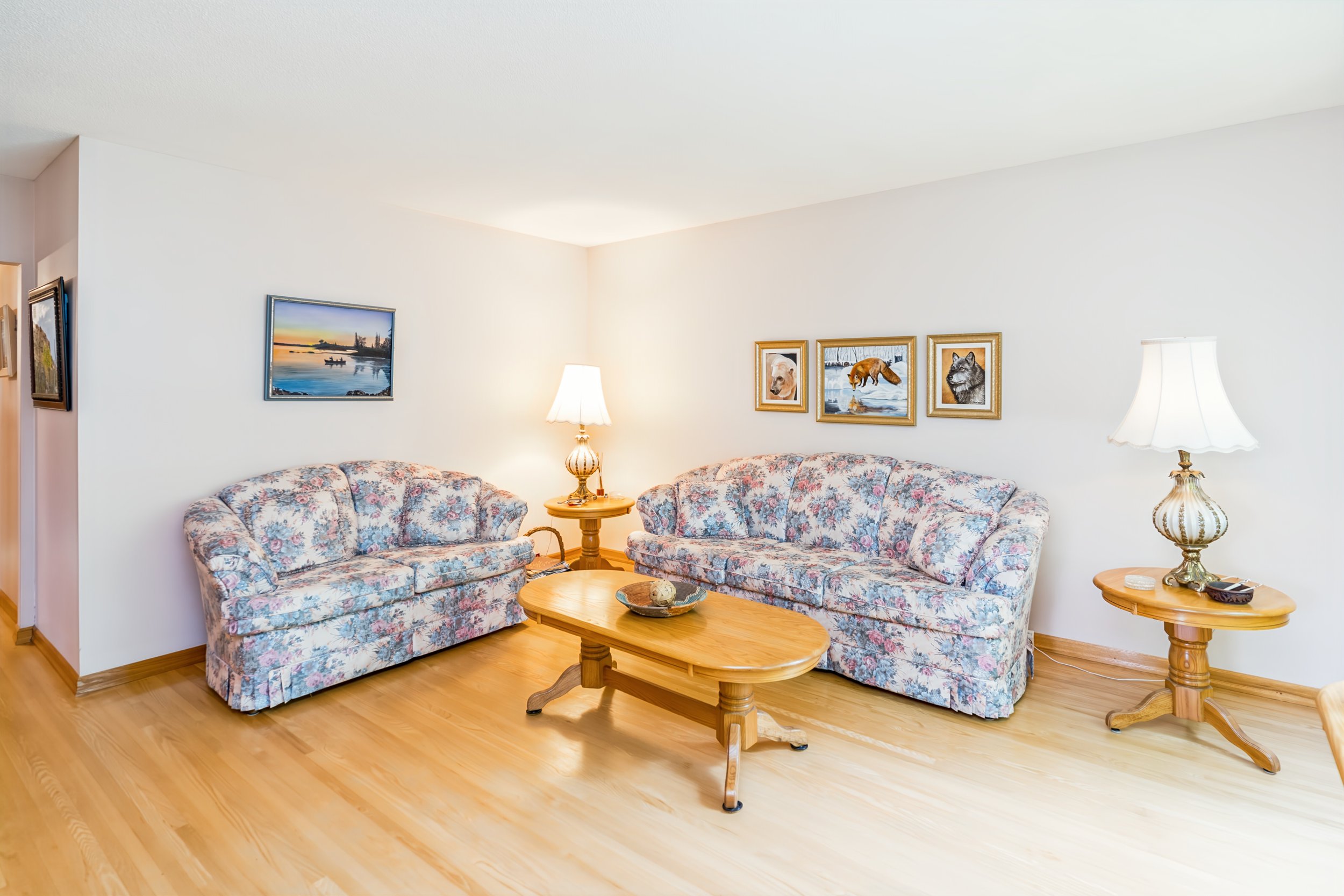 005 Lovingly maintained home in East Transcona.jpg