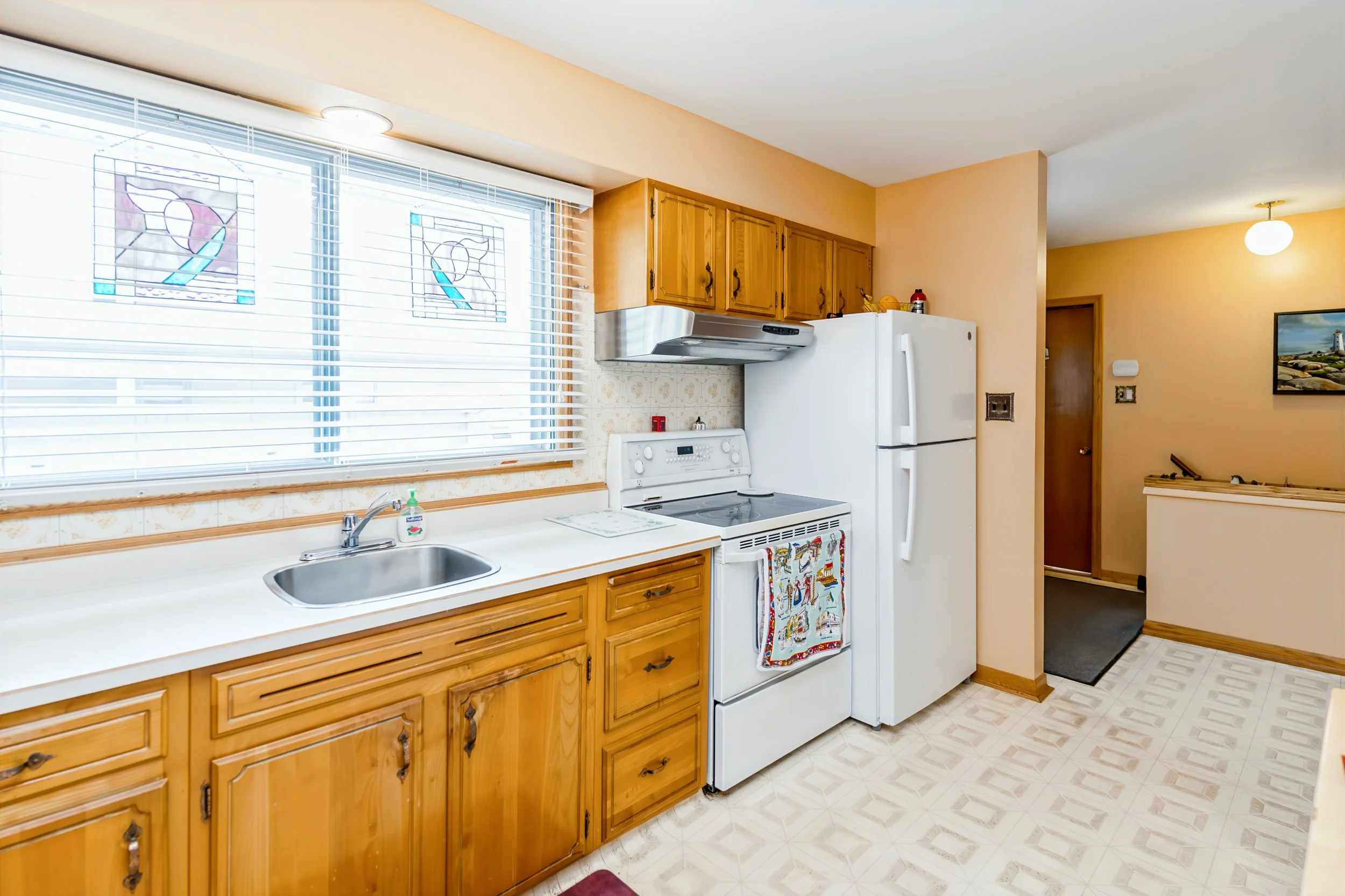 008 Large eat-in kitchen in lovingly maintained East Transcona bungalow.jpg