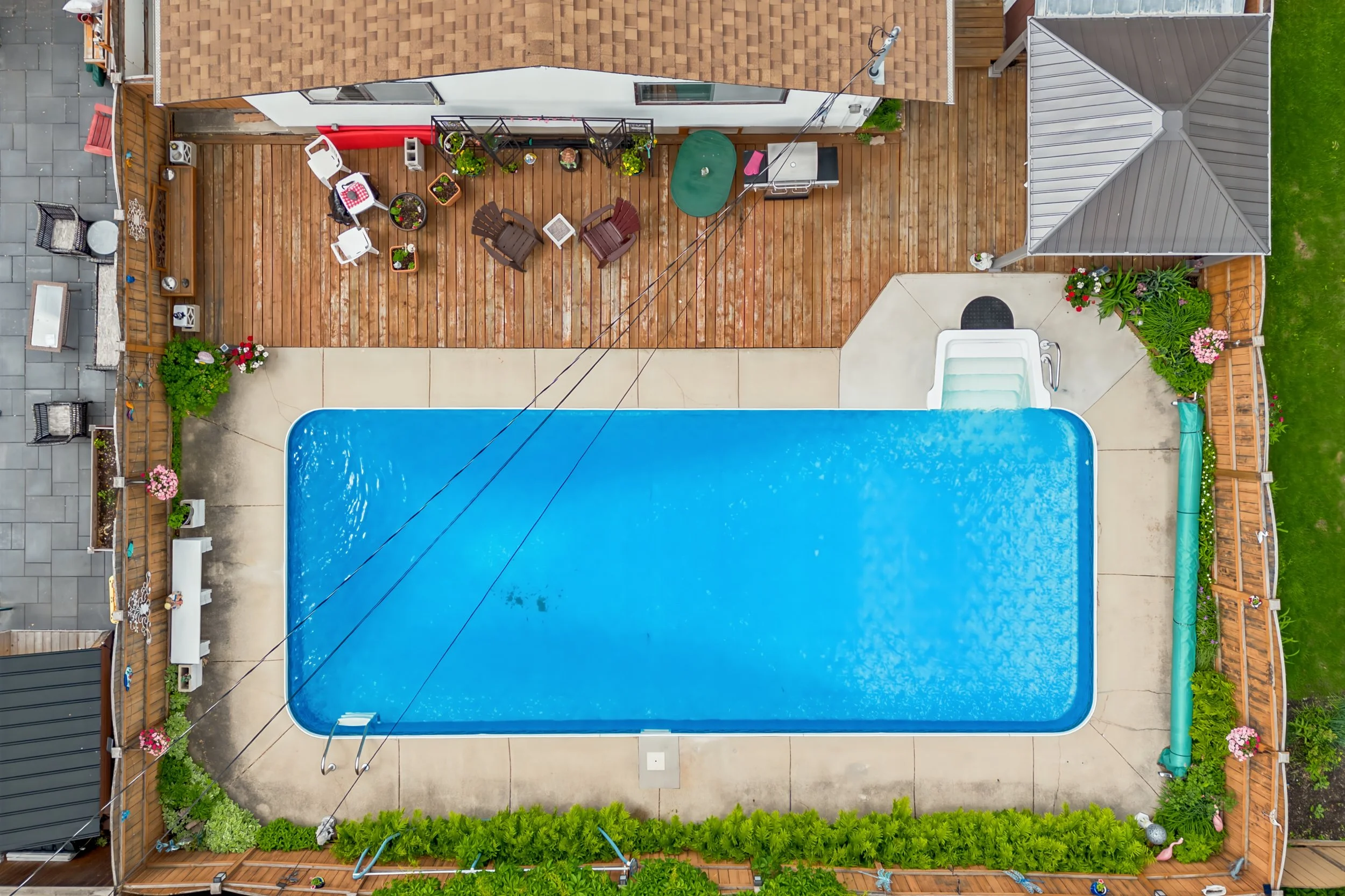 039 Long time owner homes with pools transcona.jpg