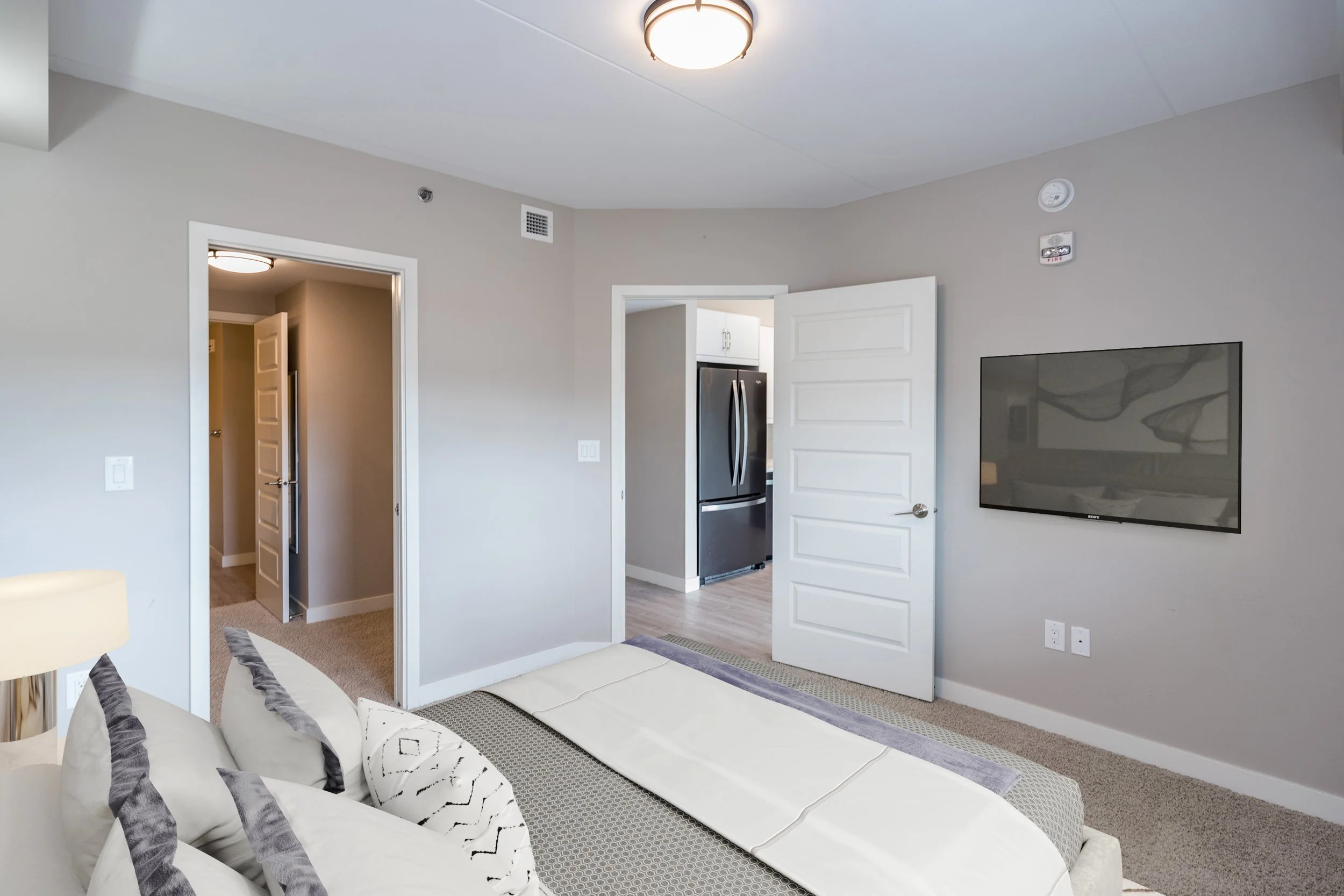 016 Four-piece bathroom with direct access from the primary bedroom walk-through closet.jpg
