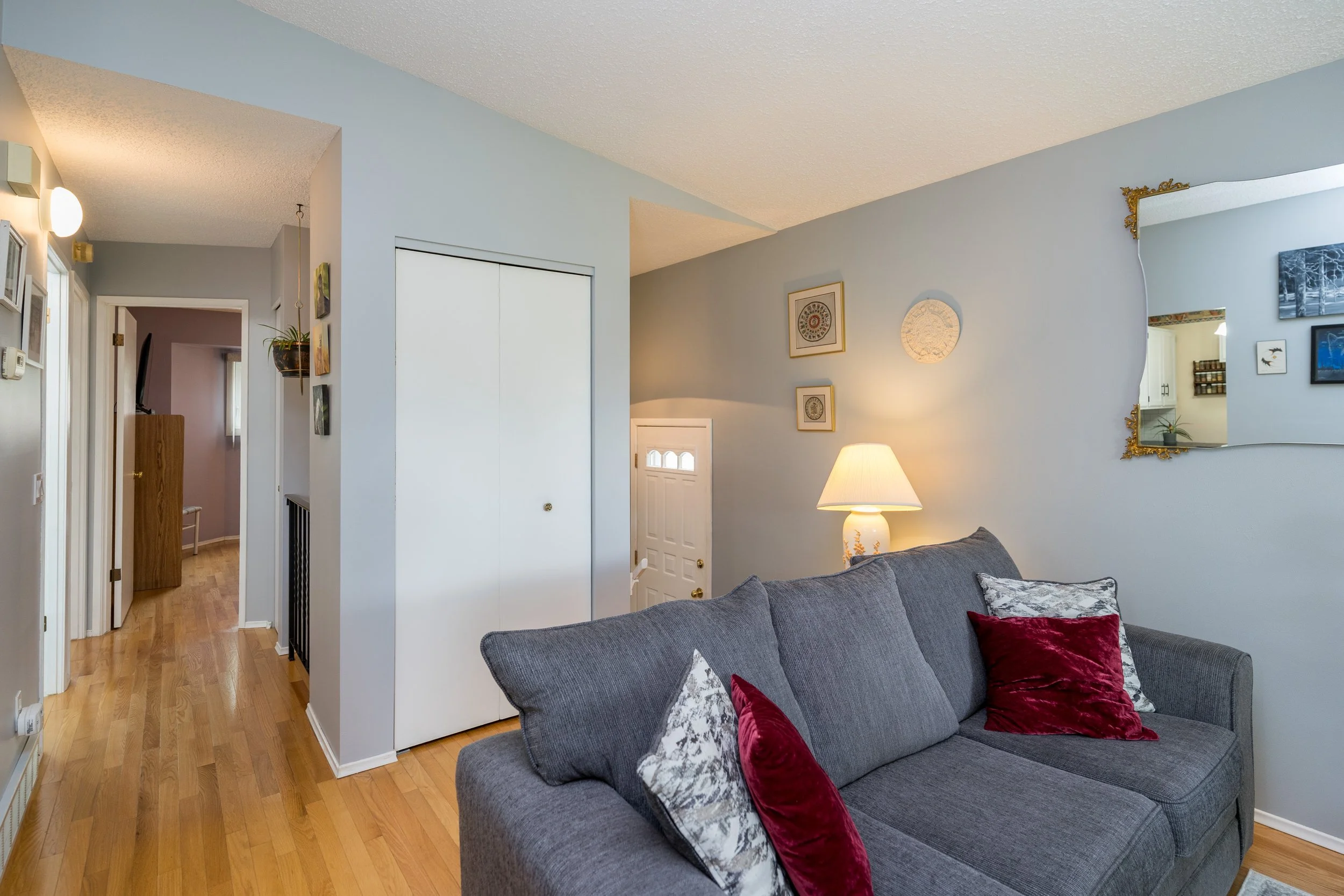 007 Comfortable living room in lovingly maintained Winnipeg home.jpg