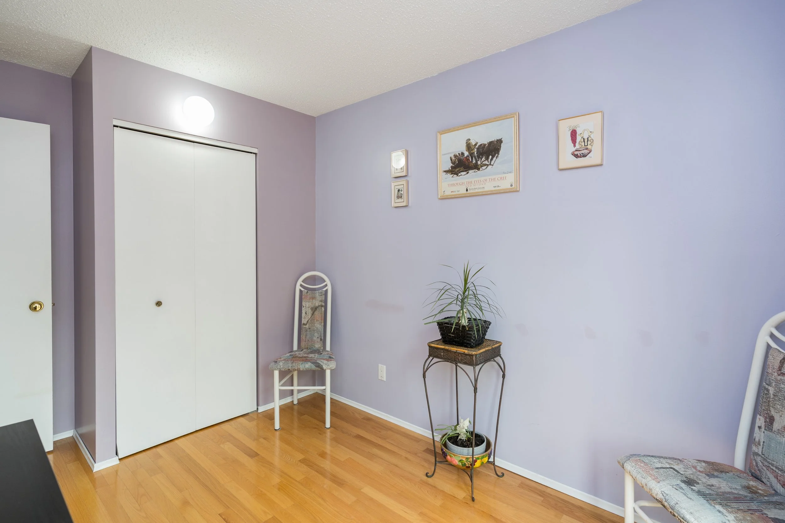018 Secondary bedroom in lovingly maintained bi-level home.jpg