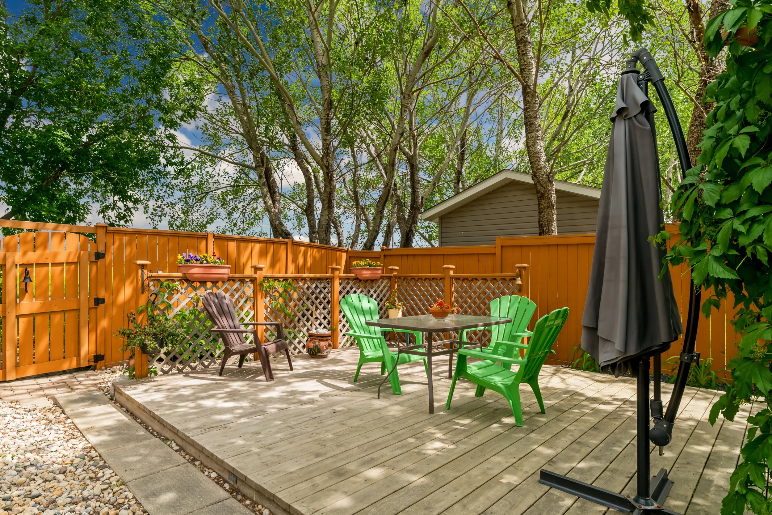 039 Lower shade deck in Transcona.jpg