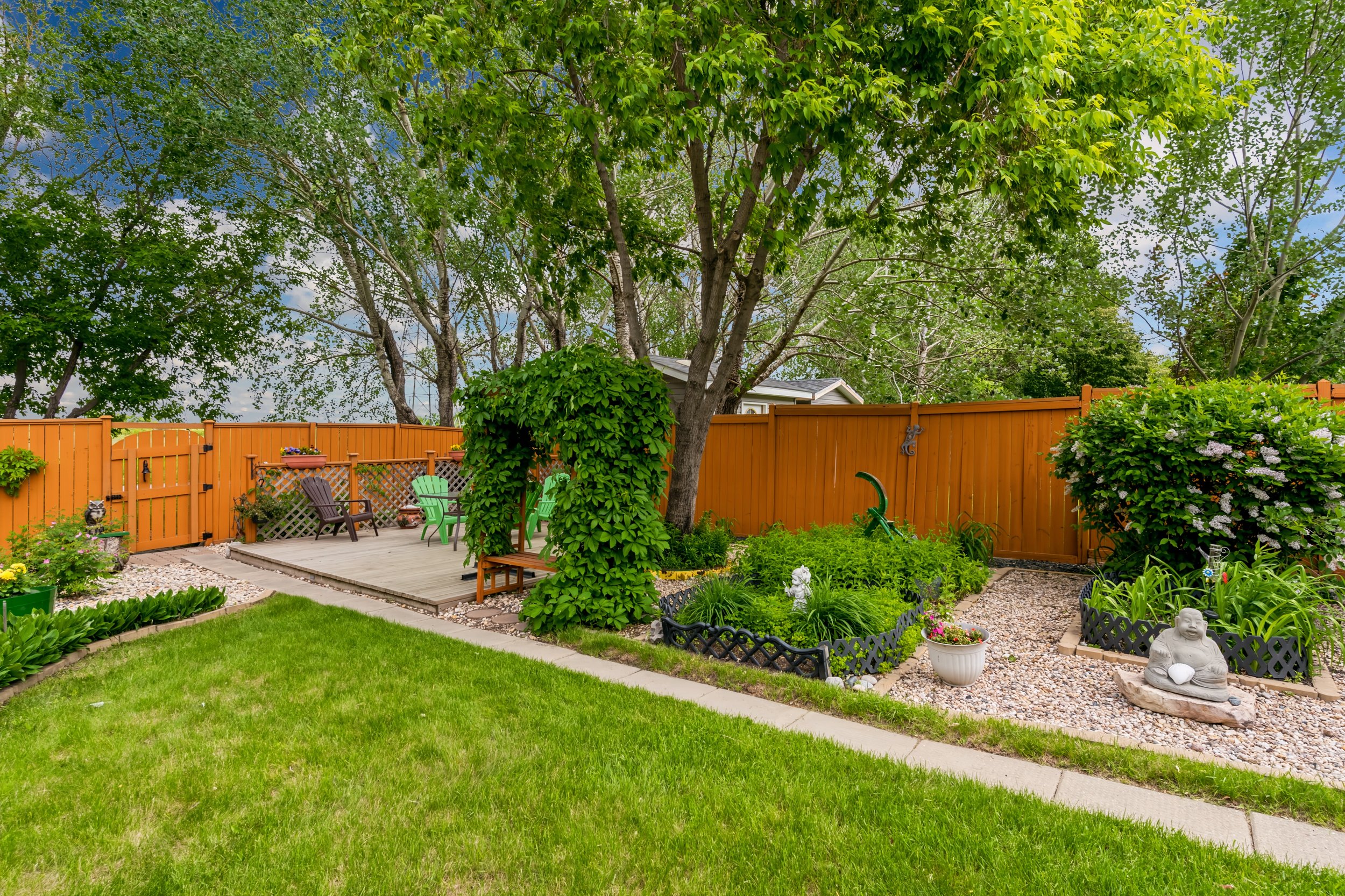 041 Backyard gate with direct access to Transcona Trail.jpg