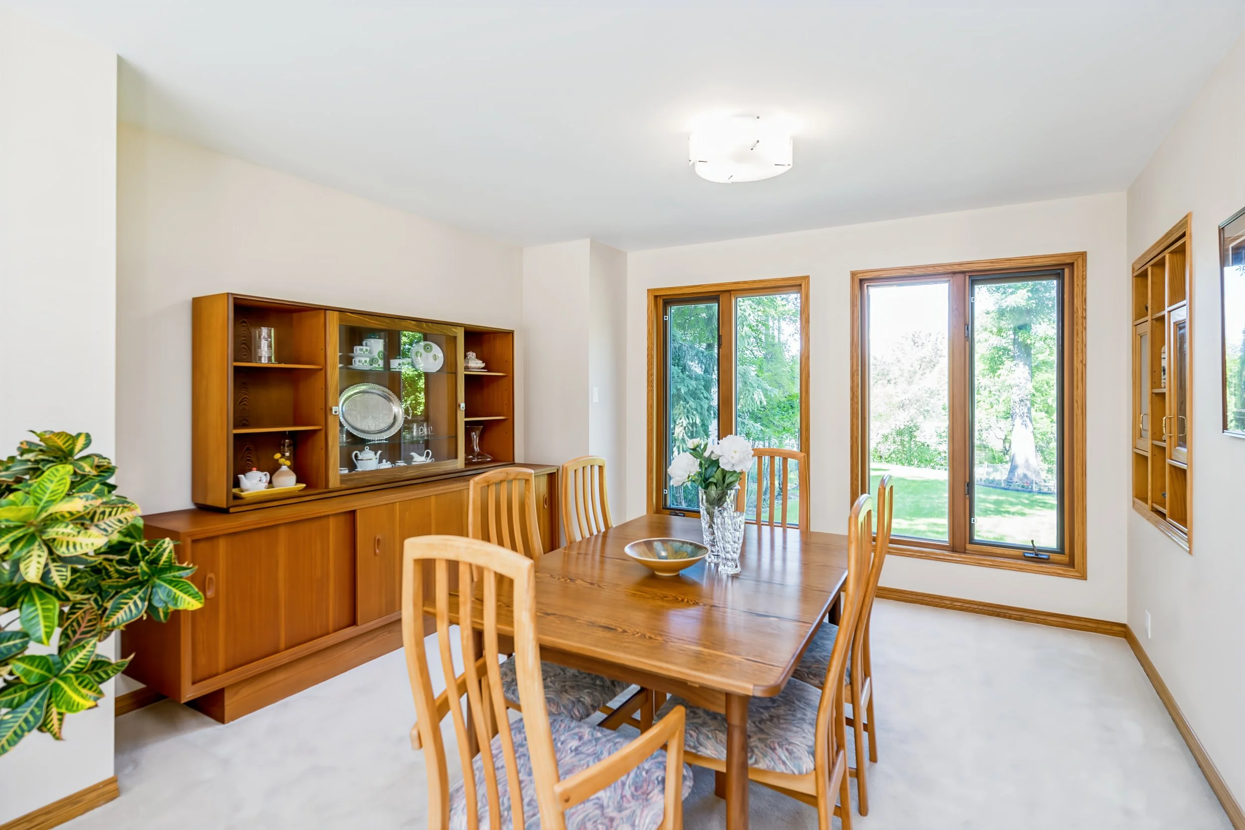 037 Formal dining room with custom built-in curio cabinet.jpg