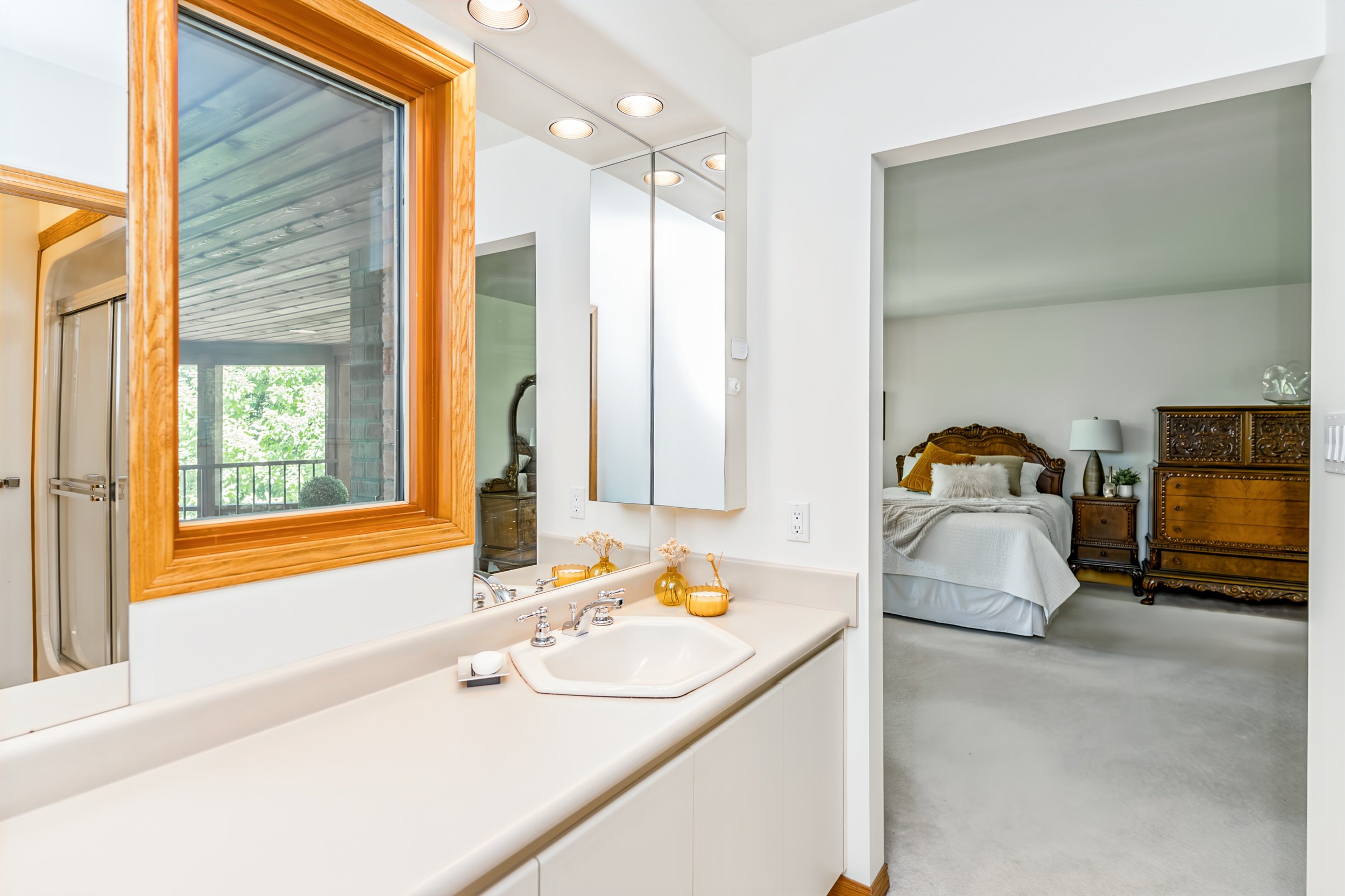 056 Primary ensuite in custom-built River Road home Winnipeg.jpg