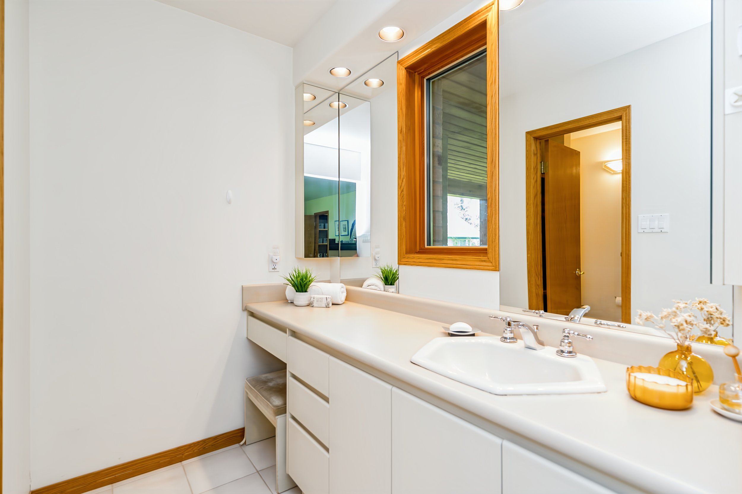 058 luxury primary bedrooms winnipeg.jpg
