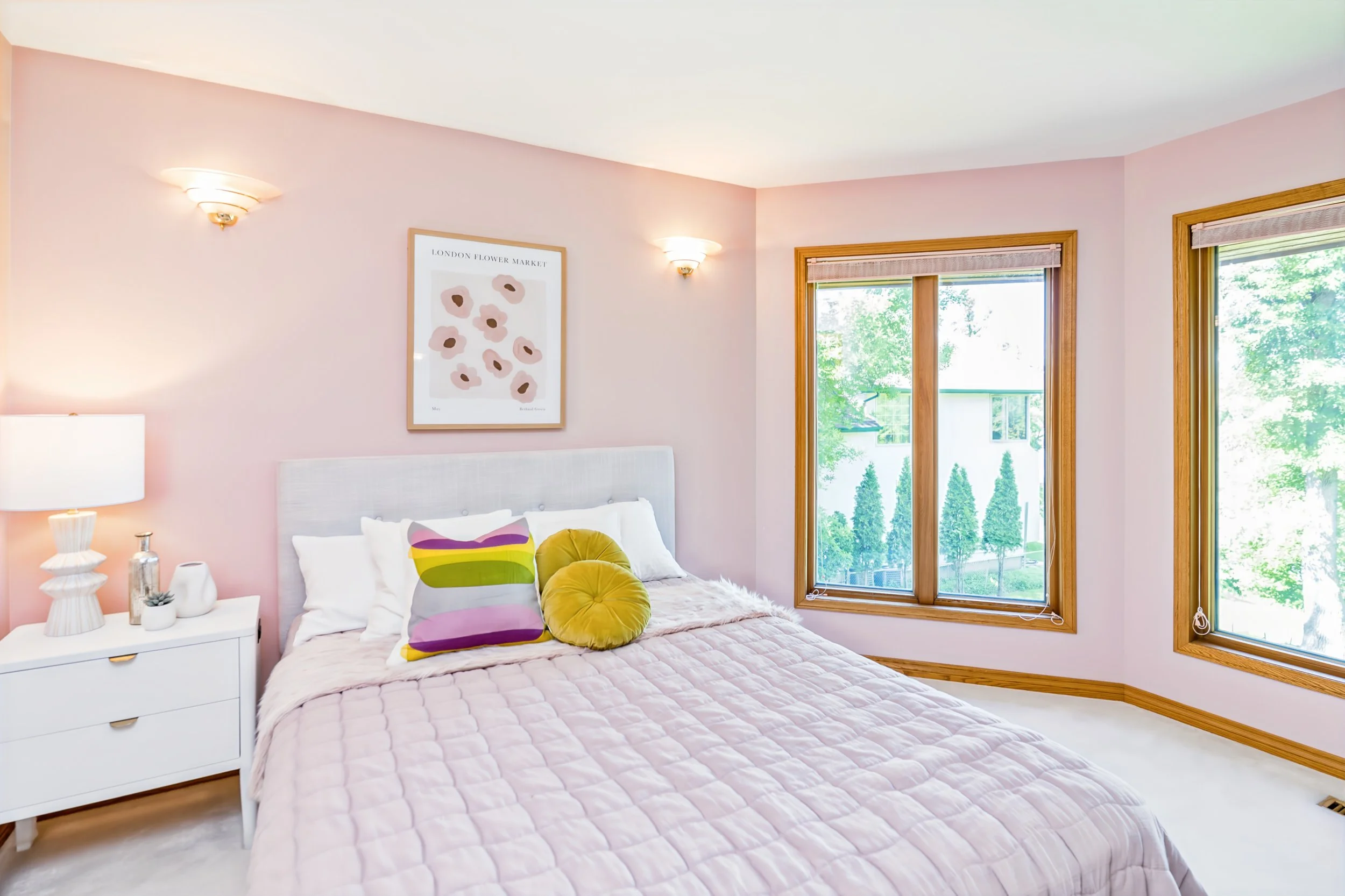 065 Large bedroom with natural light and excellent space.jpg