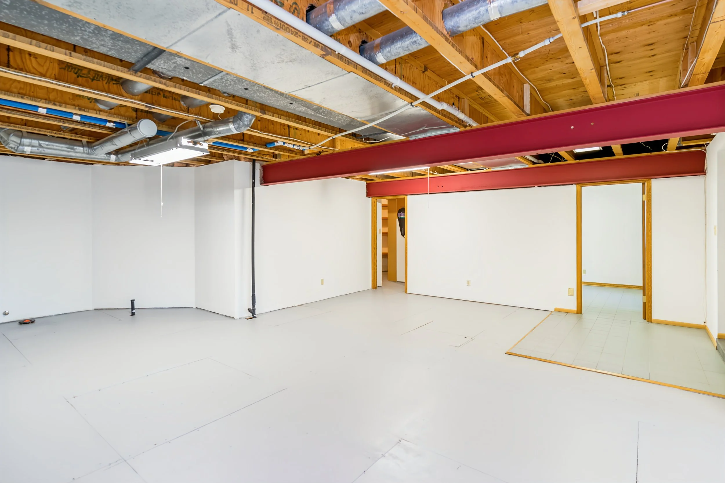078 Walkout lower level with direct access to backyard.jpg