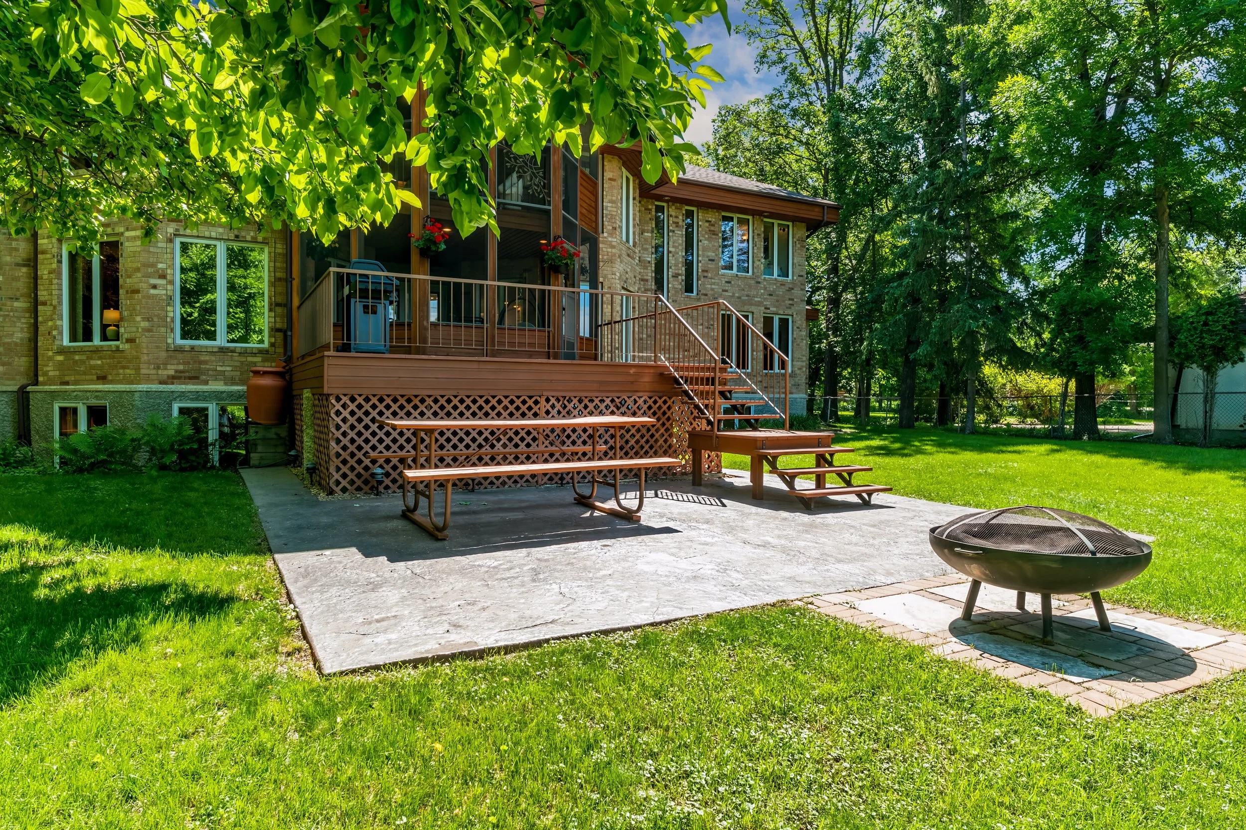 088 Rare riverfront opportunity with almost one-acre lot.jpg