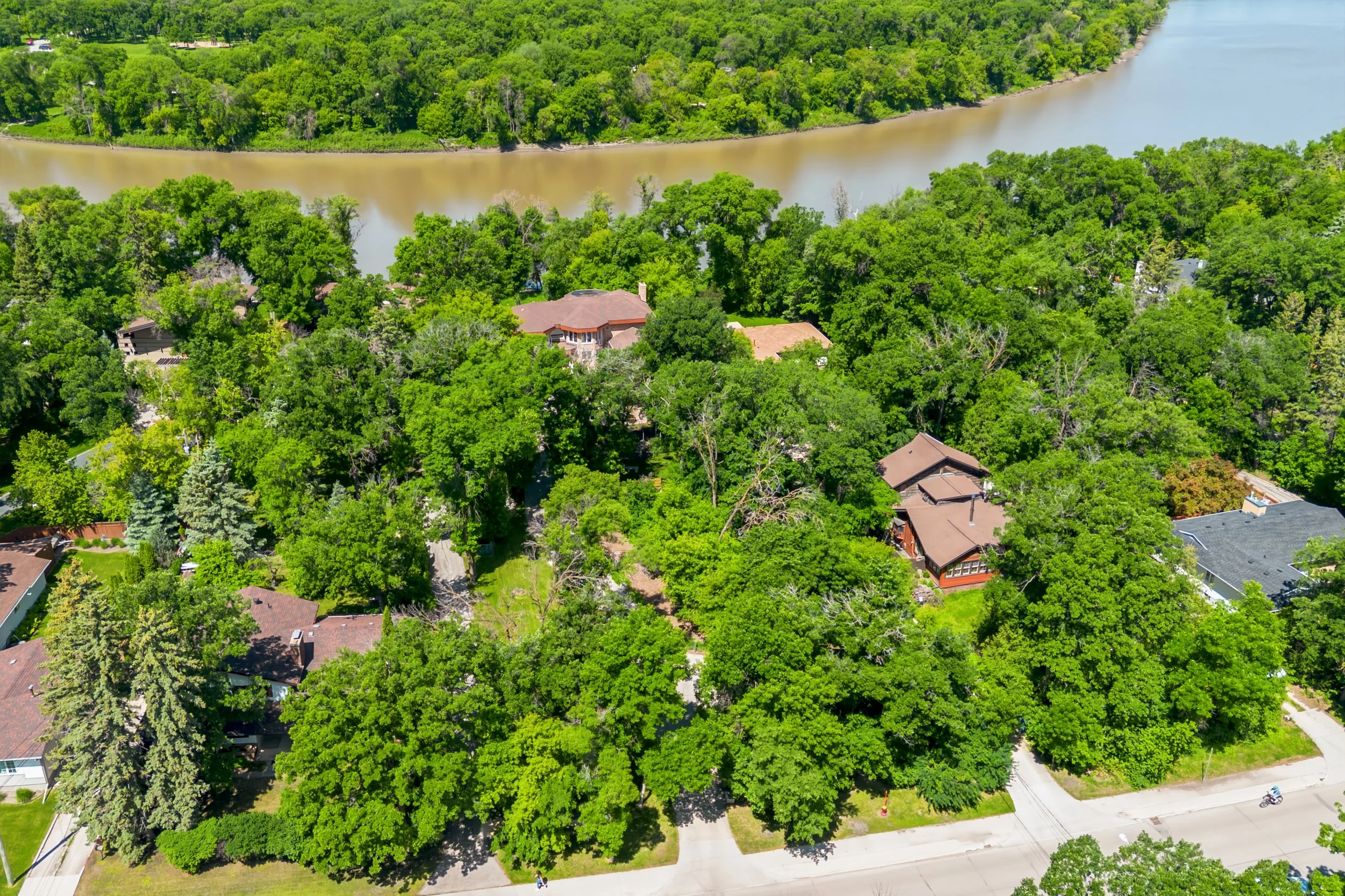096 Riverfront listings in winnipeg MB.jpg