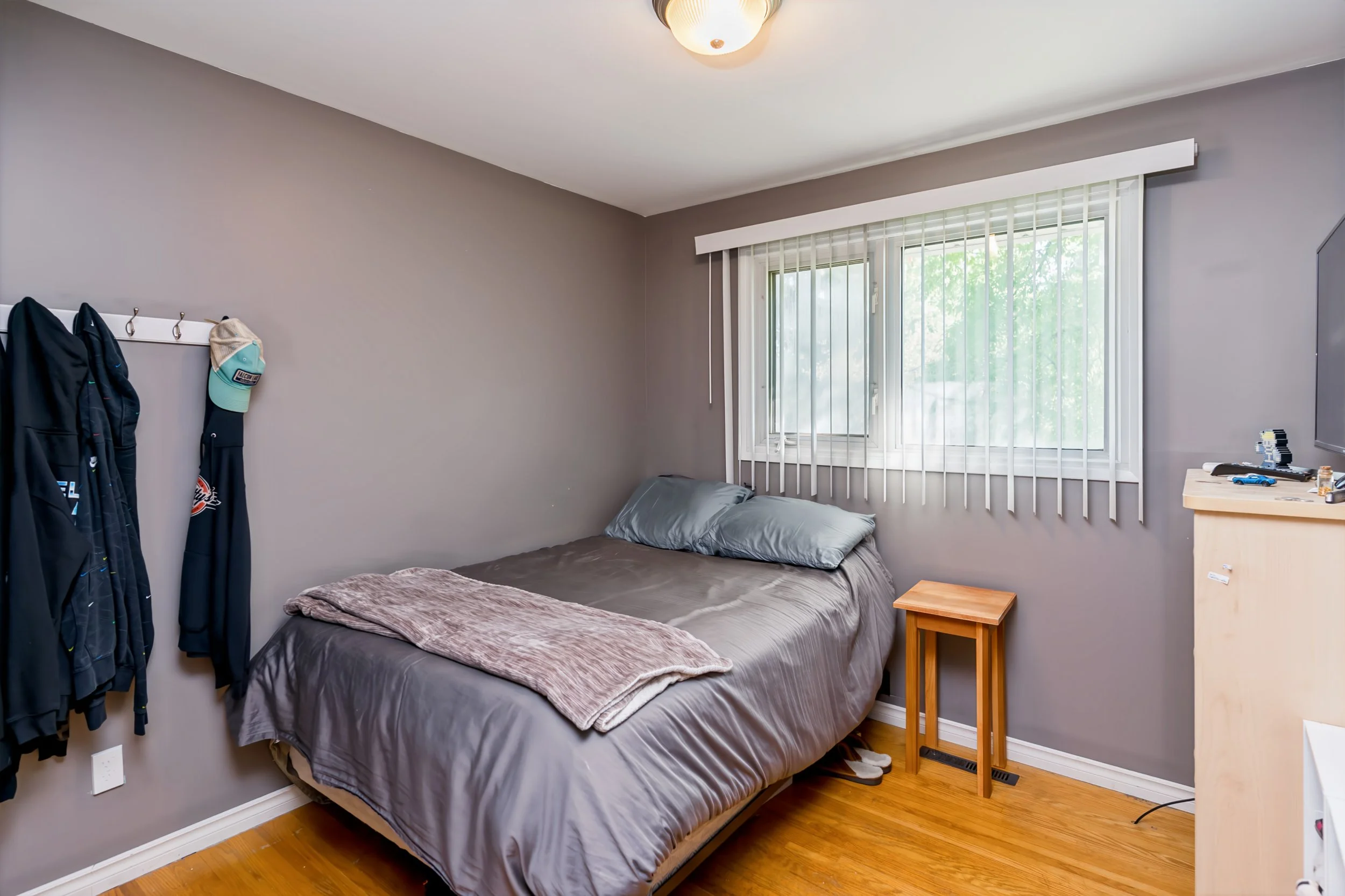 020 Spacious bedroom in 3-bedroom Windsor Park home.jpg