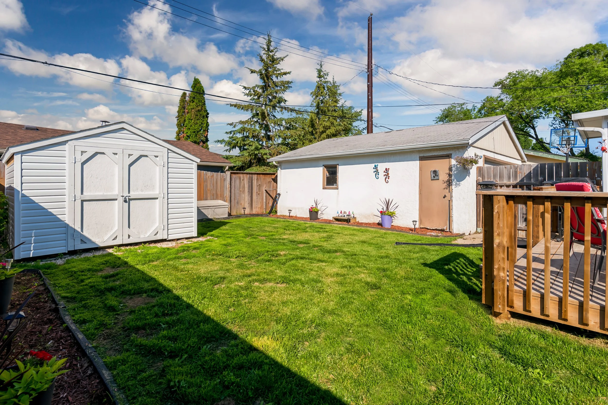 030 Fully fenced backyard in Windsor Park.jpg