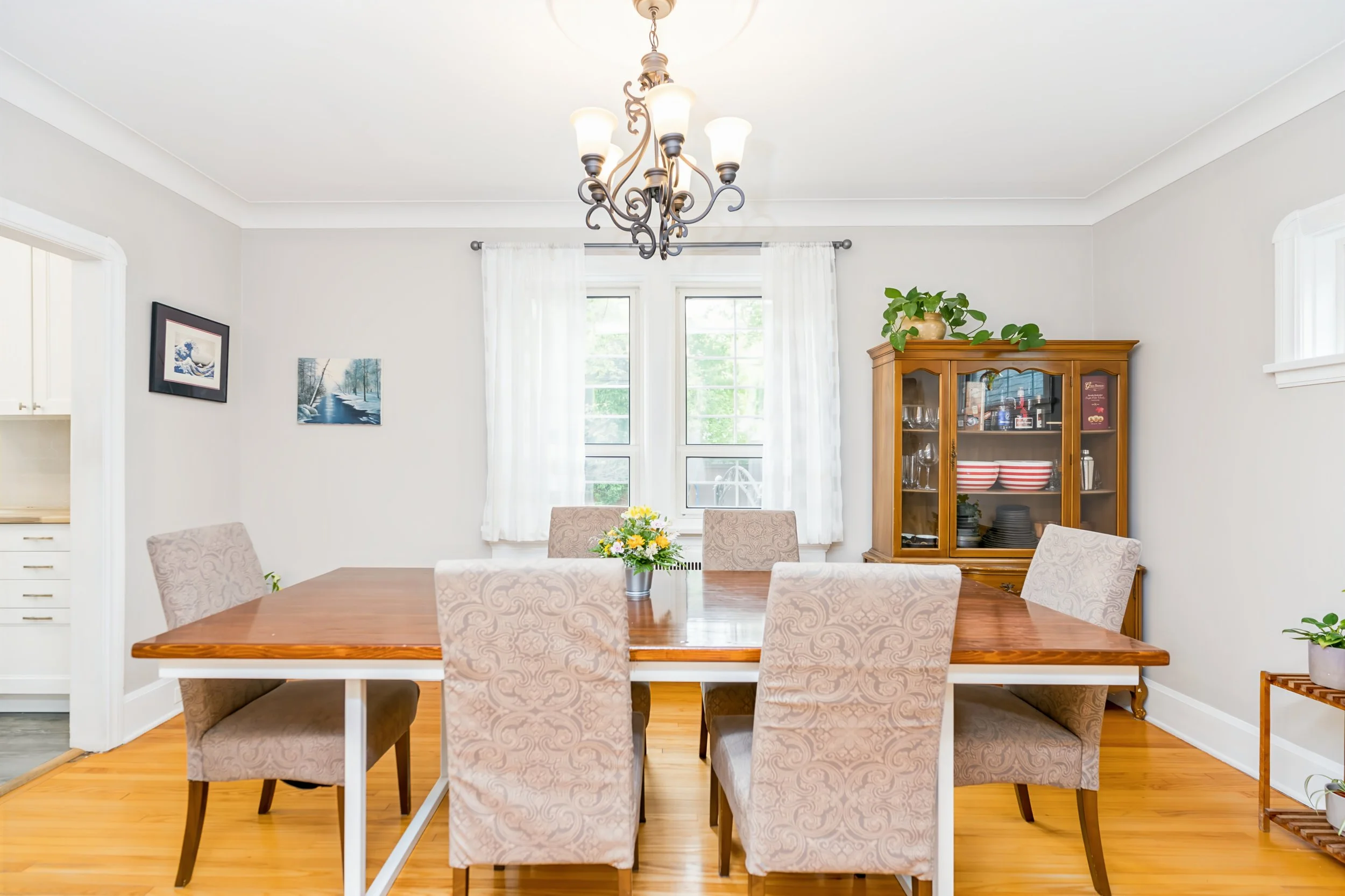 013 Character dining room in East Fort Garry home.jpg