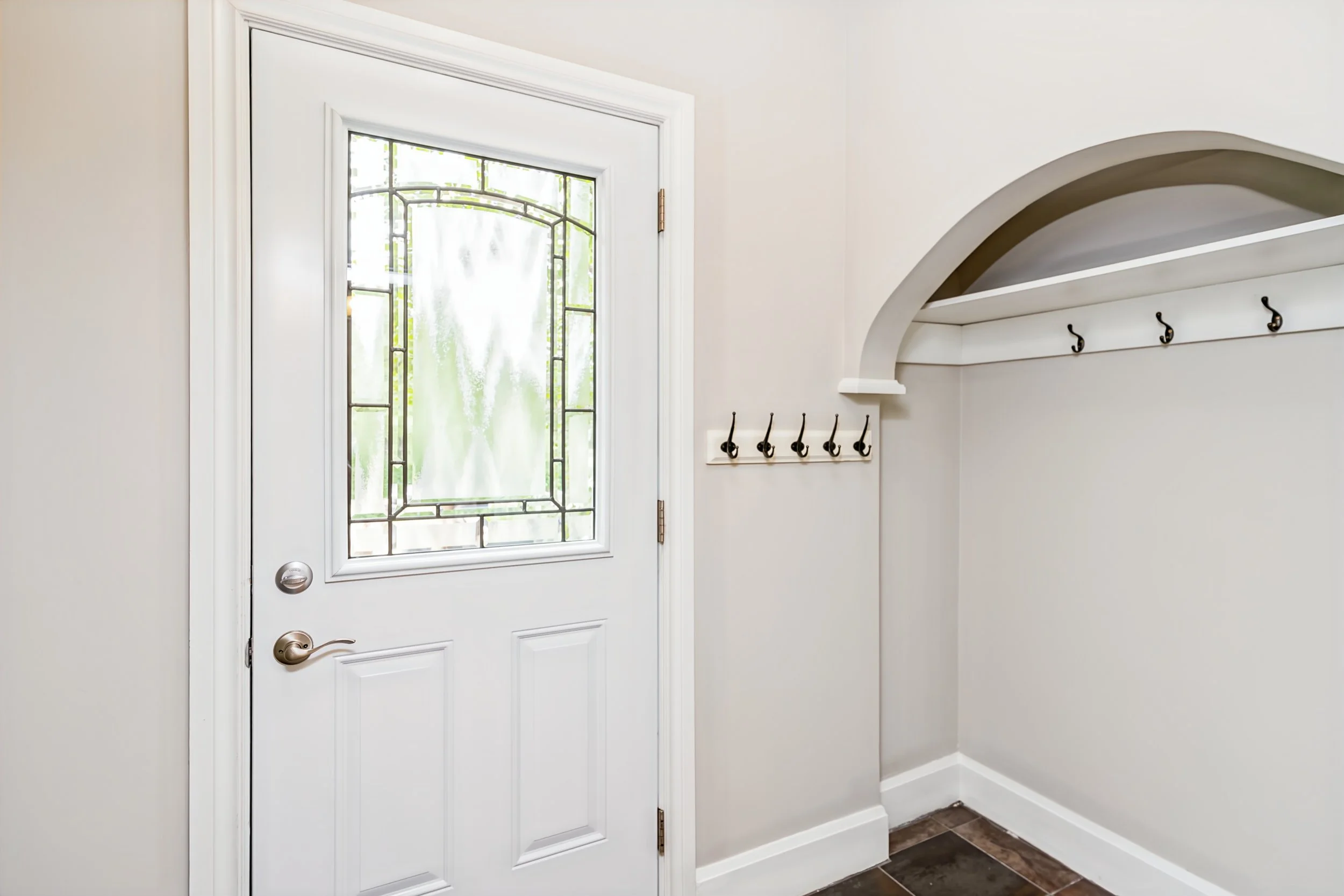 028 Front entry way at 658 Riverwood Avenue.jpg