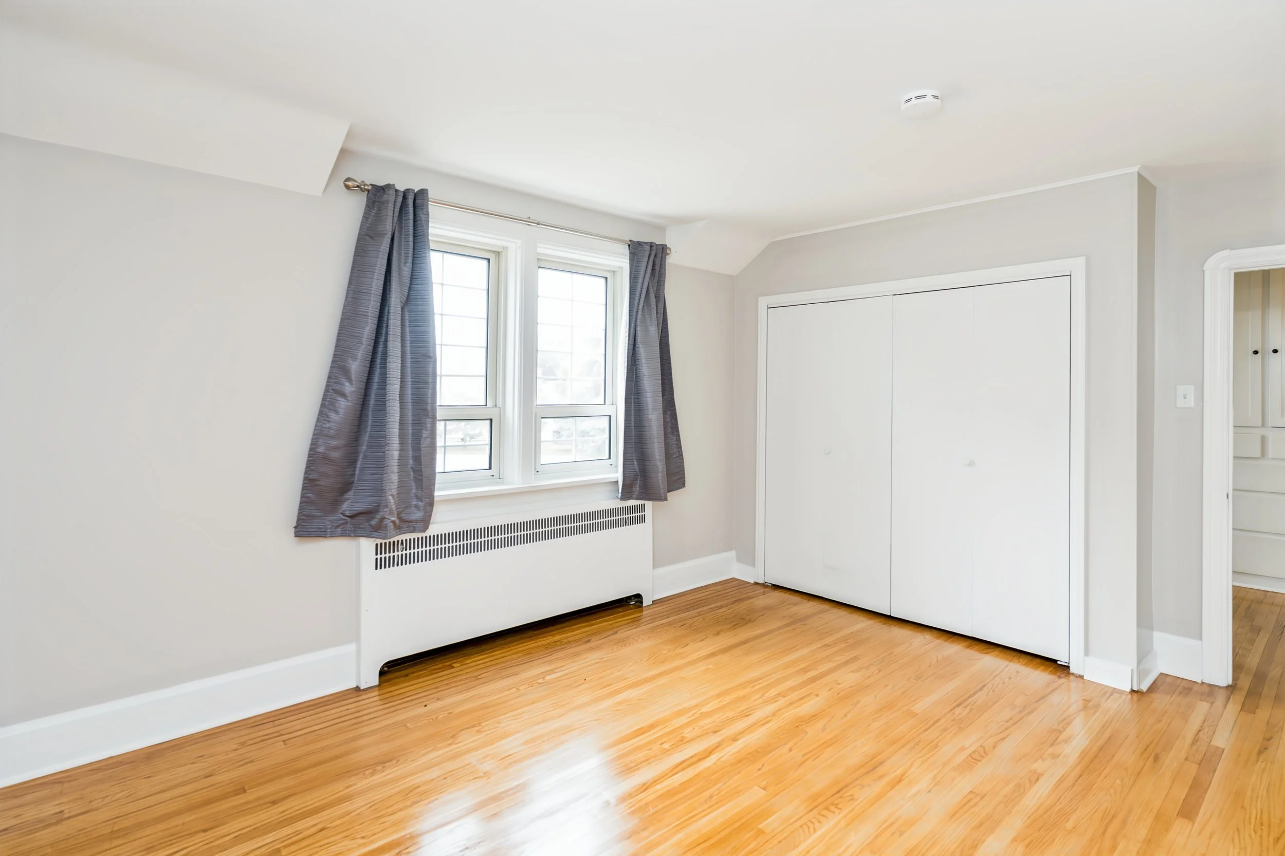 038 homes with large closets east fort garry.jpg