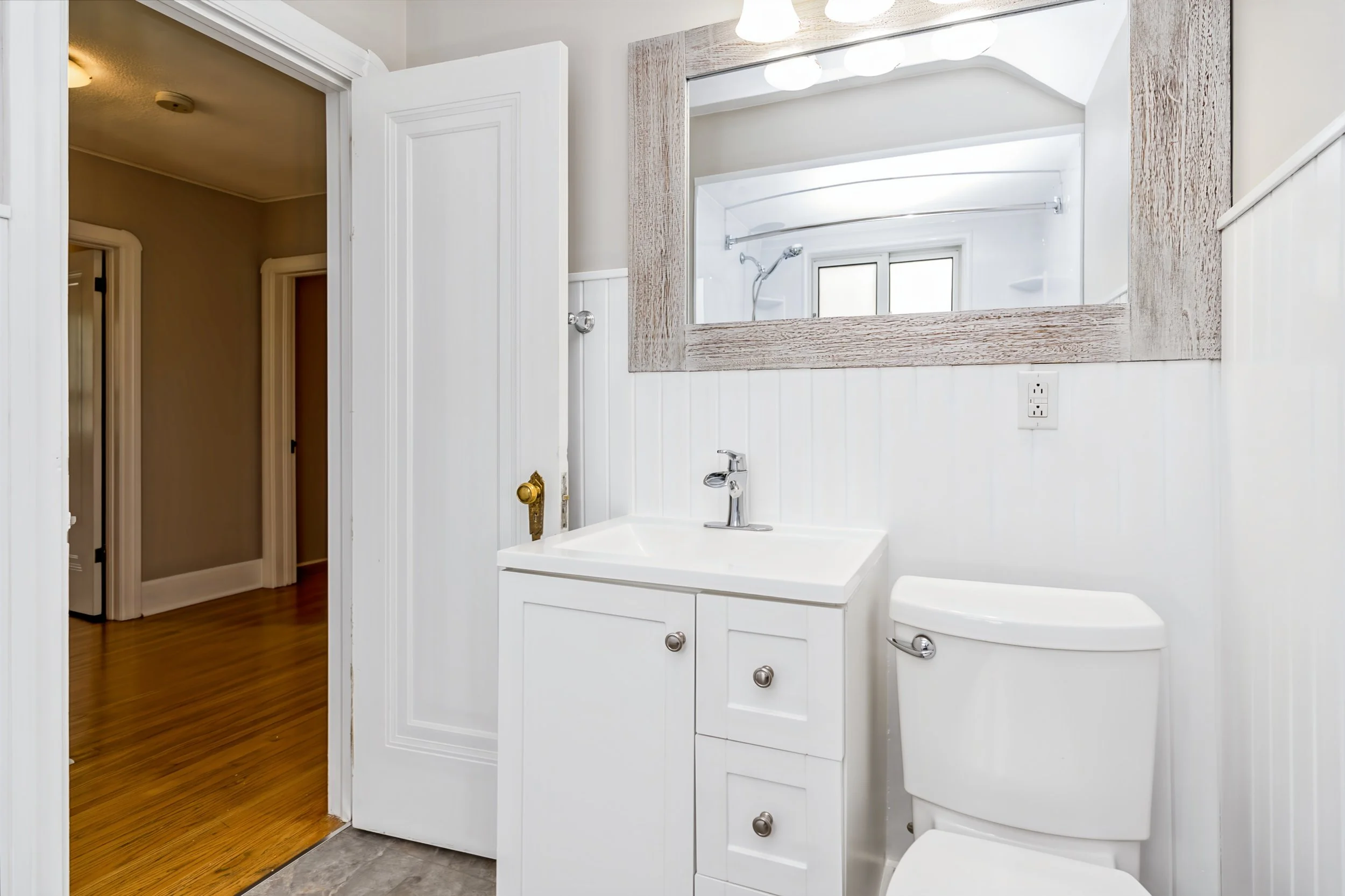 047 Updated bathroom with practical layout.jpg