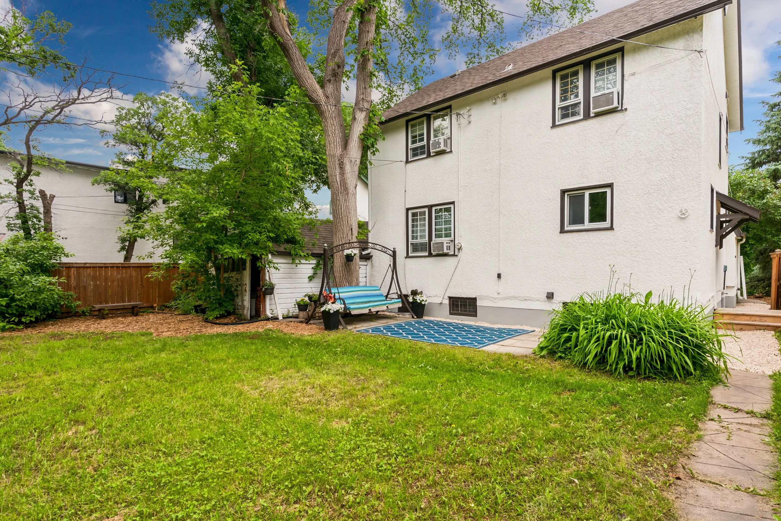 055 Oversized backyard in East Fort Garry.jpg