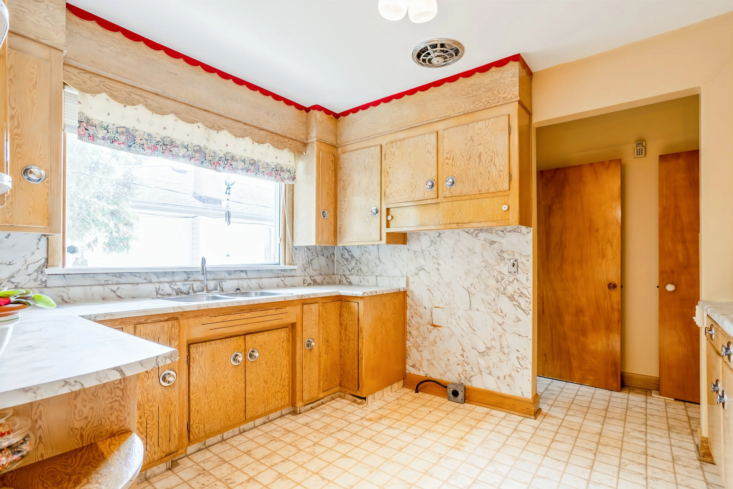 013 Original bungalow kitchen in excellent condition.jpg