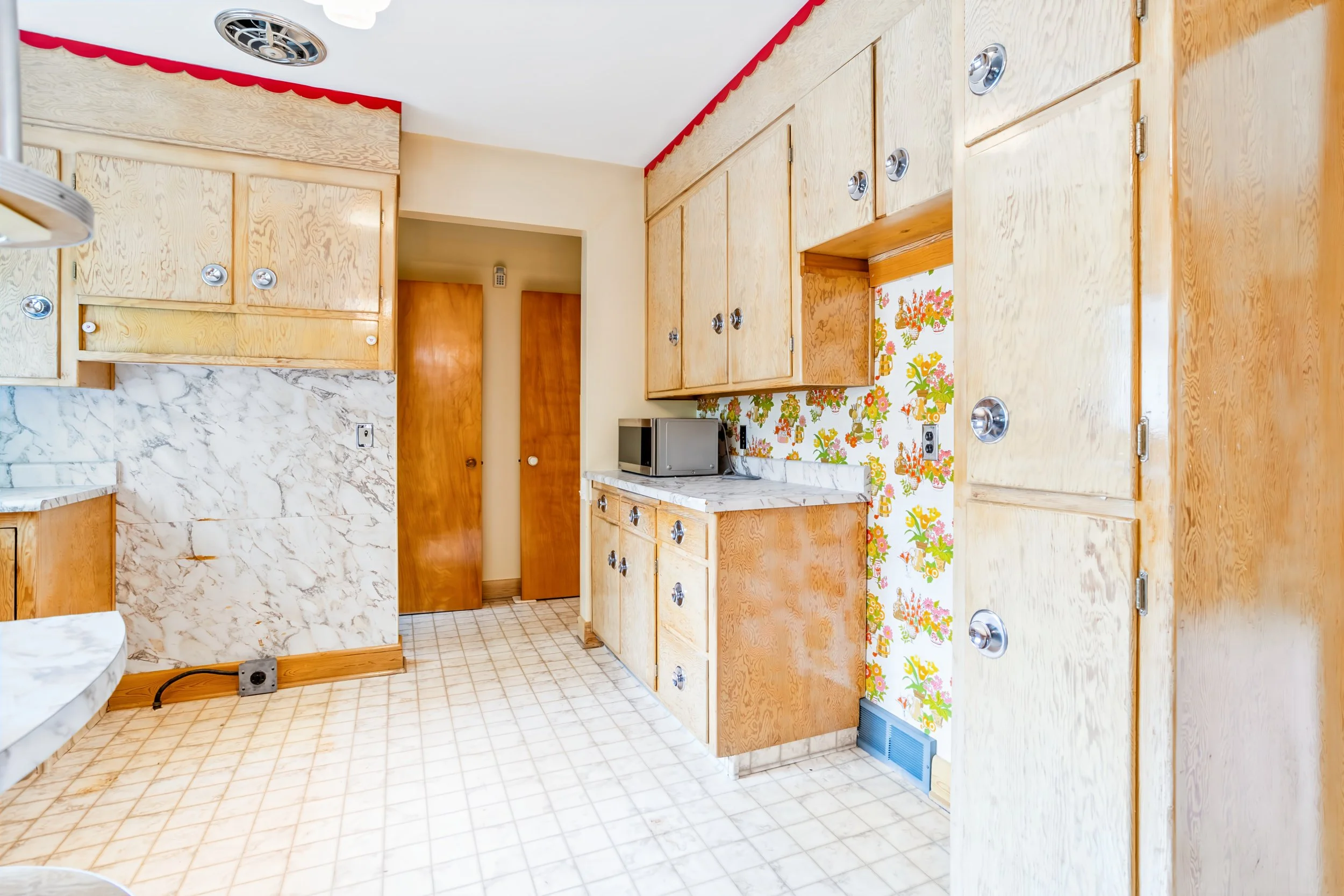 015 Kitchen cabinetry in lovingly maintained Winnipeg home.jpg
