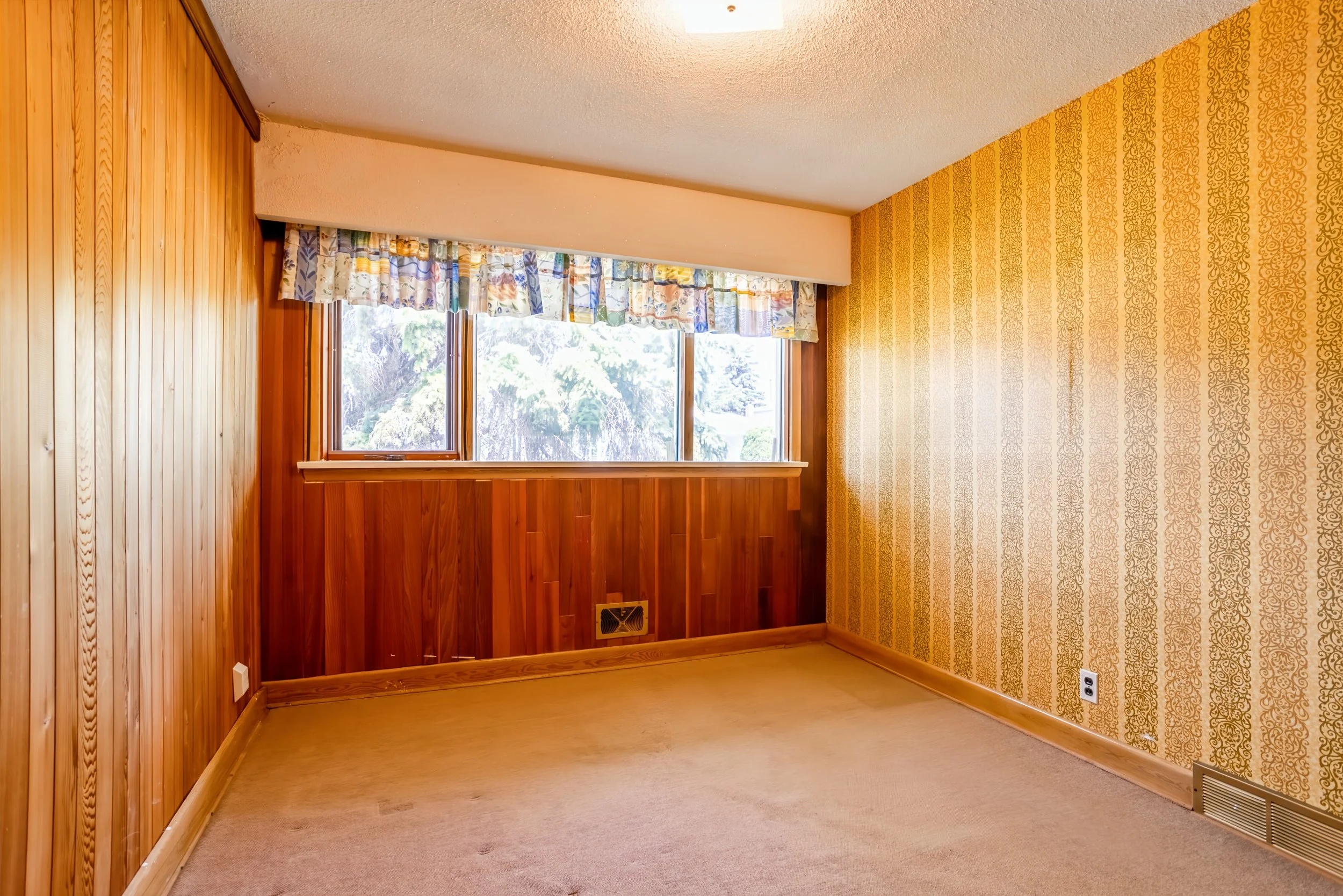 030 mid century modern homes in winnipeg.jpg