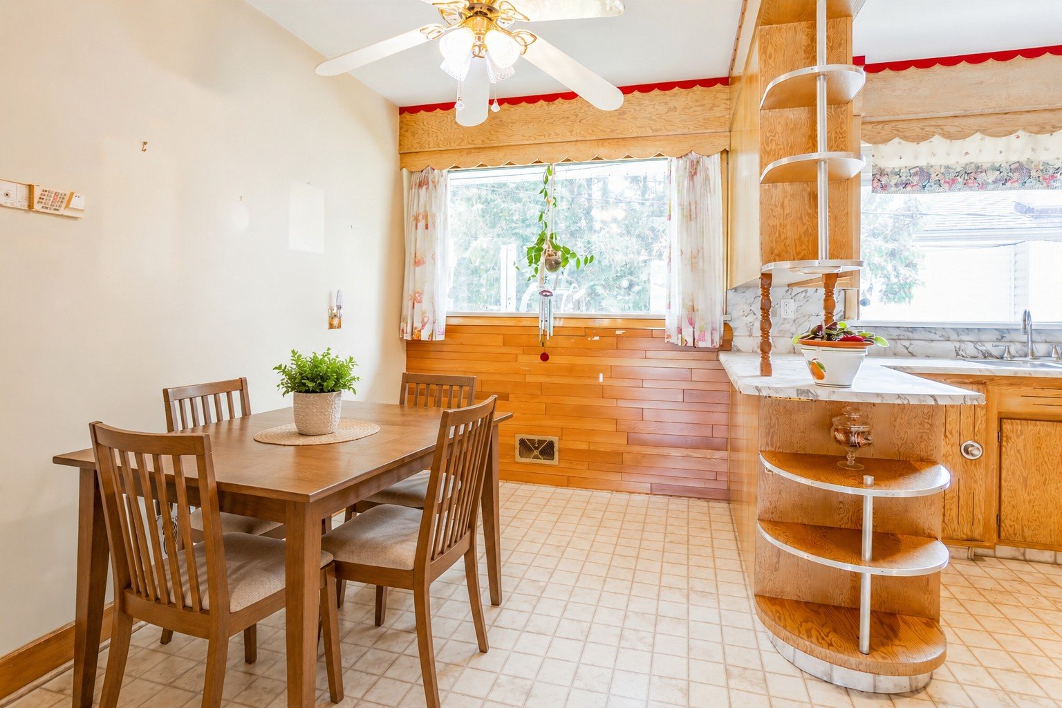 Dining Area.jpg
