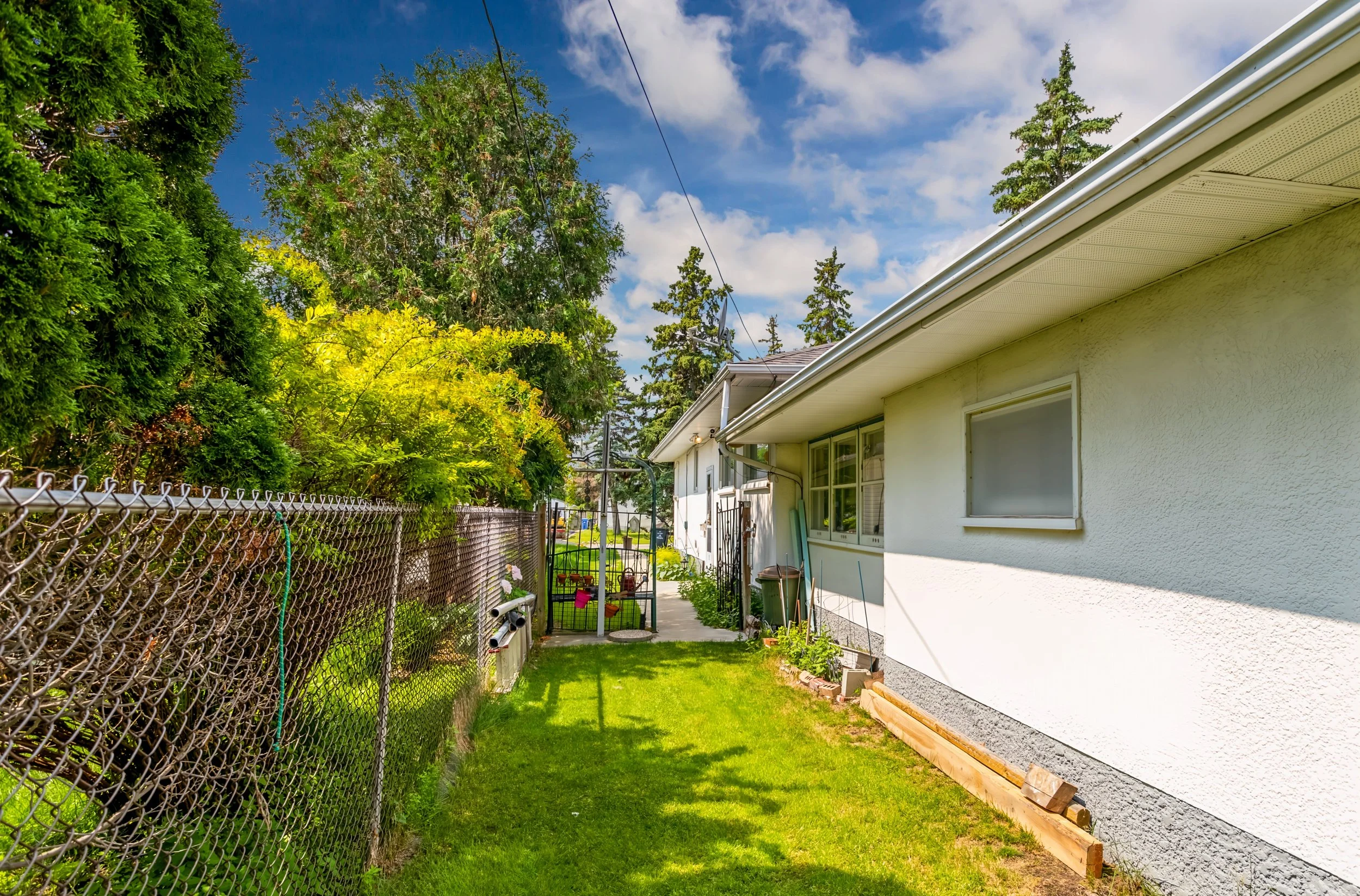 Exterior_10_494d.jpg