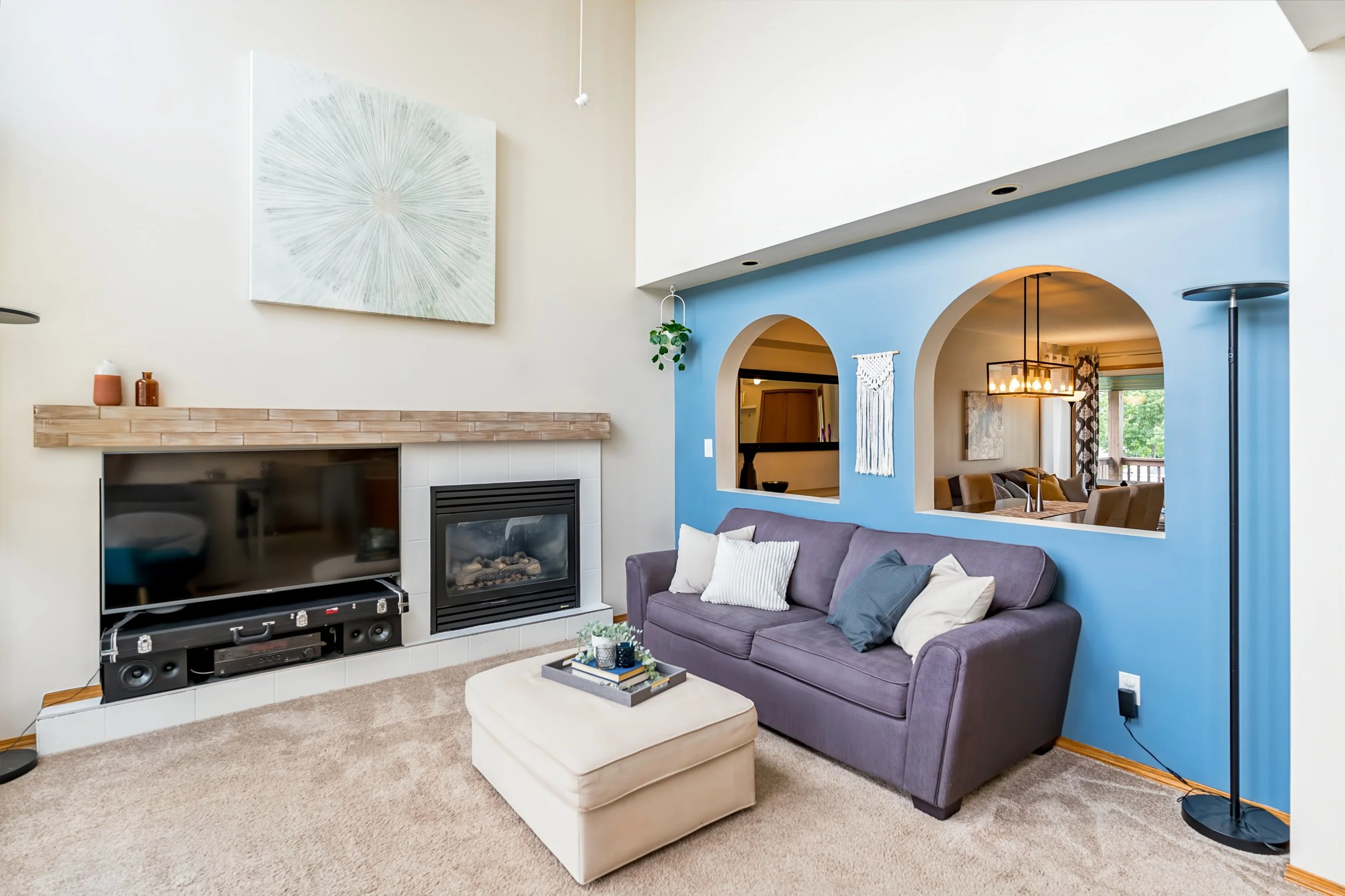 022 Bright family room with gas fireplace.jpg