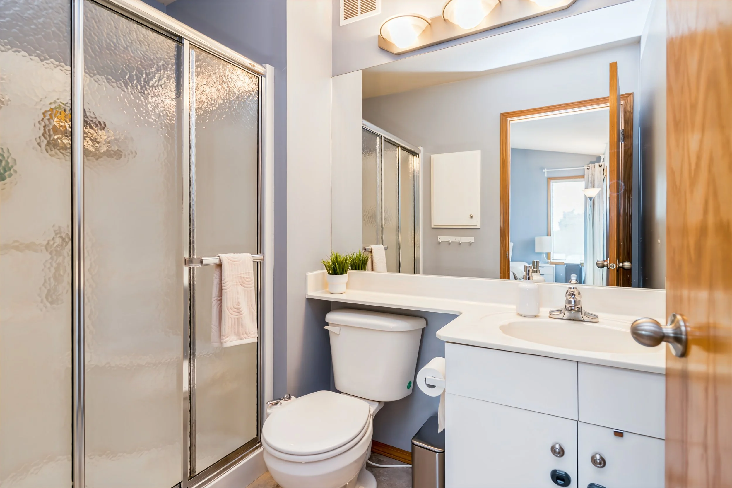 031 primary ensuite in royalwood winnipeg.jpg