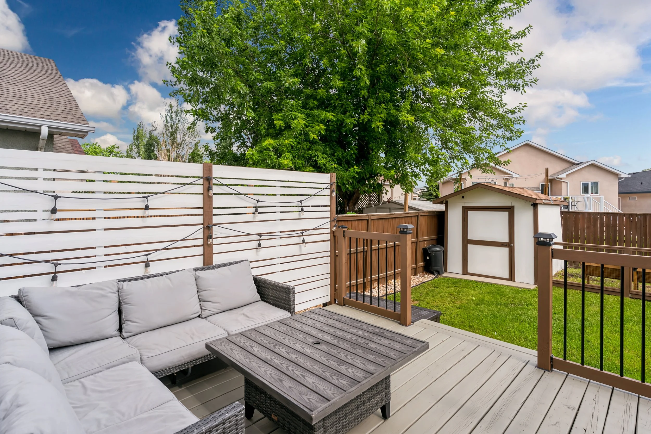 045 Houses with large yards in Royalwood.jpg