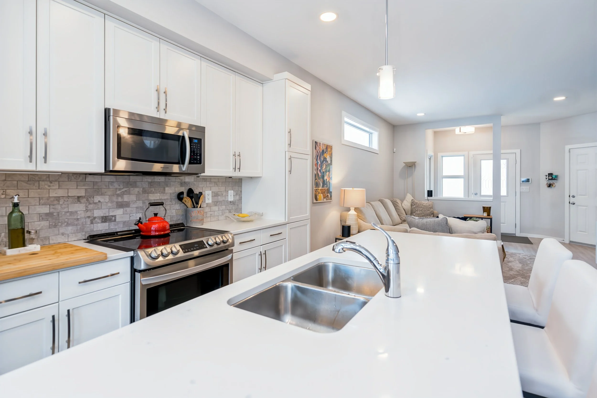 011 Quartz kitchen counters in Sage Creek bungalow.jpg
