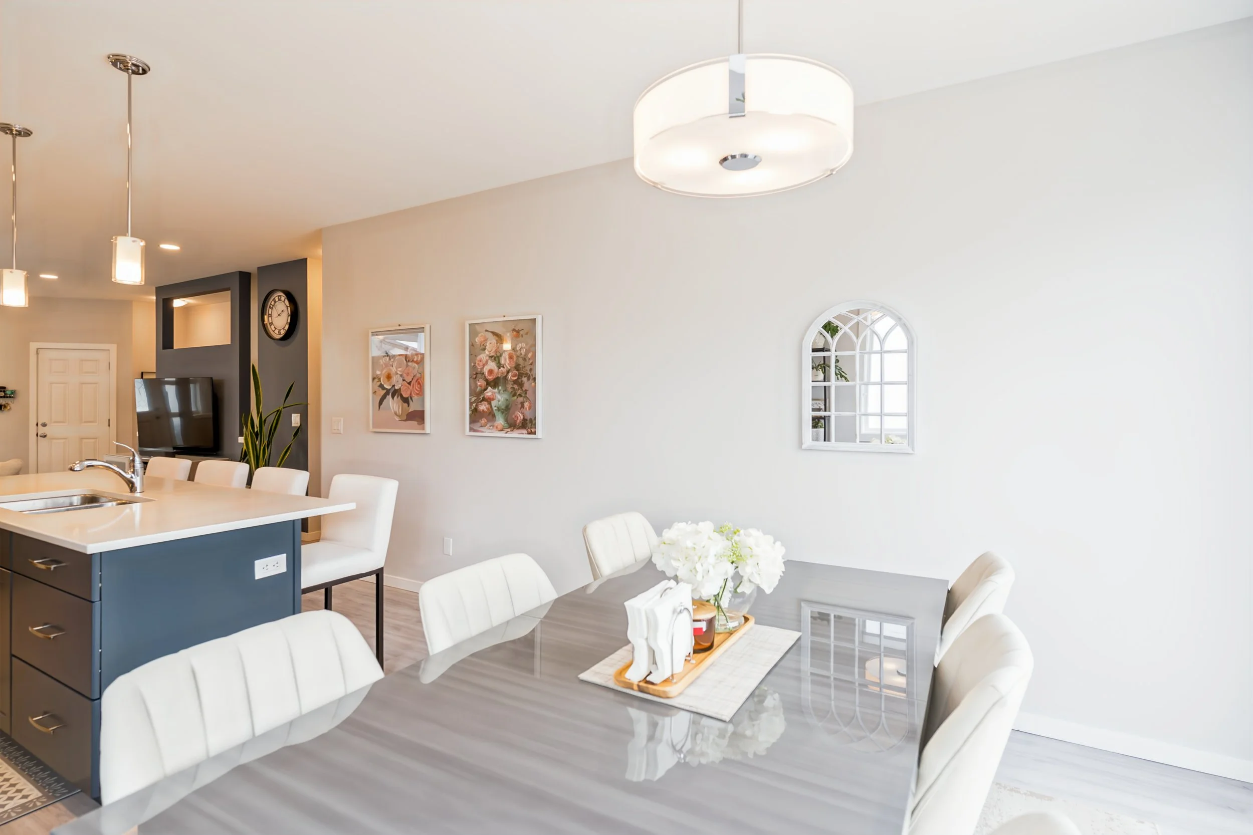 017 Dining area with direct access to backyard deck.jpg