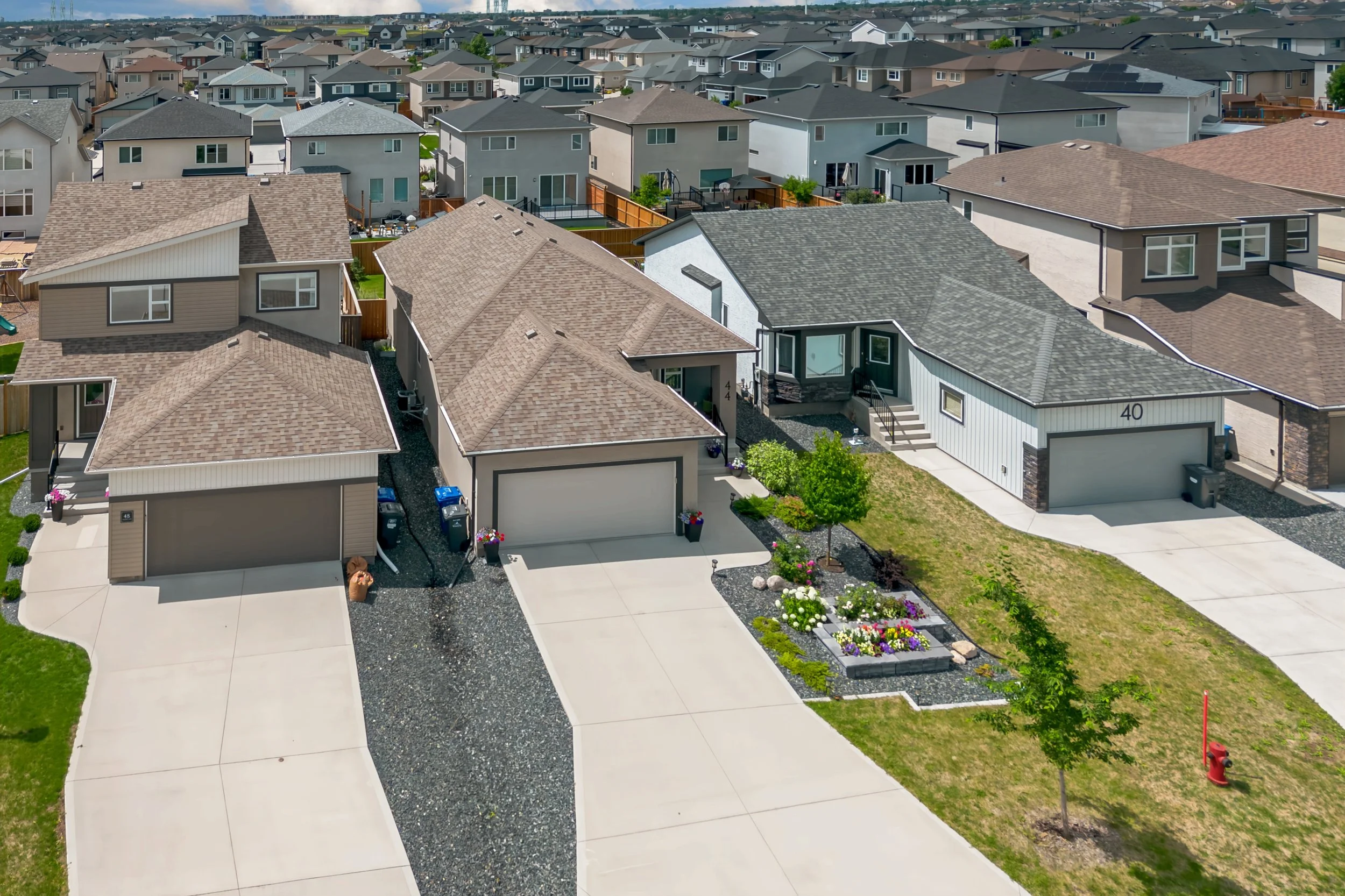 044 homes with large driveways in Sage Creek.jpg