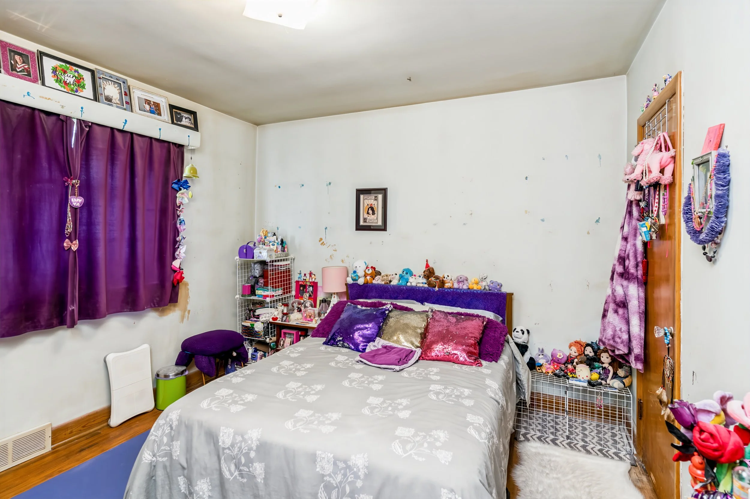 017 Bedroom ready for cosmetic updates in Sinclair Park property.jpg